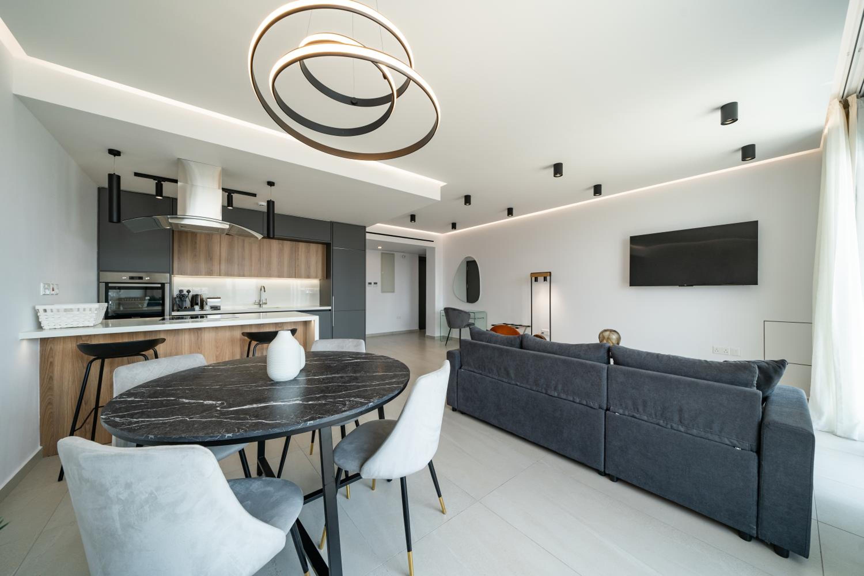 Executive One-bedroom Apartment with Sea View