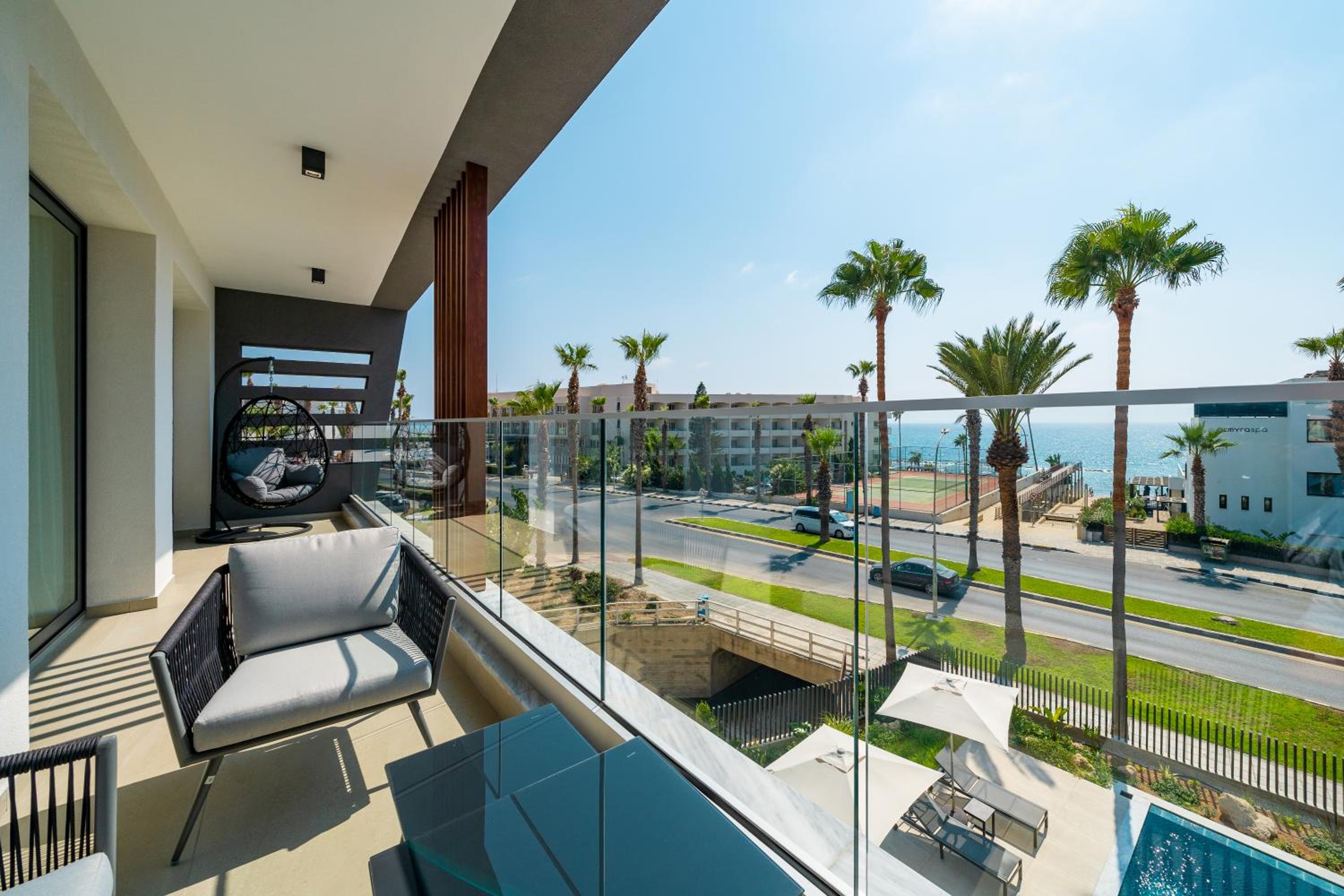 Executive One-bedroom Apartment with Sea View photo 3
