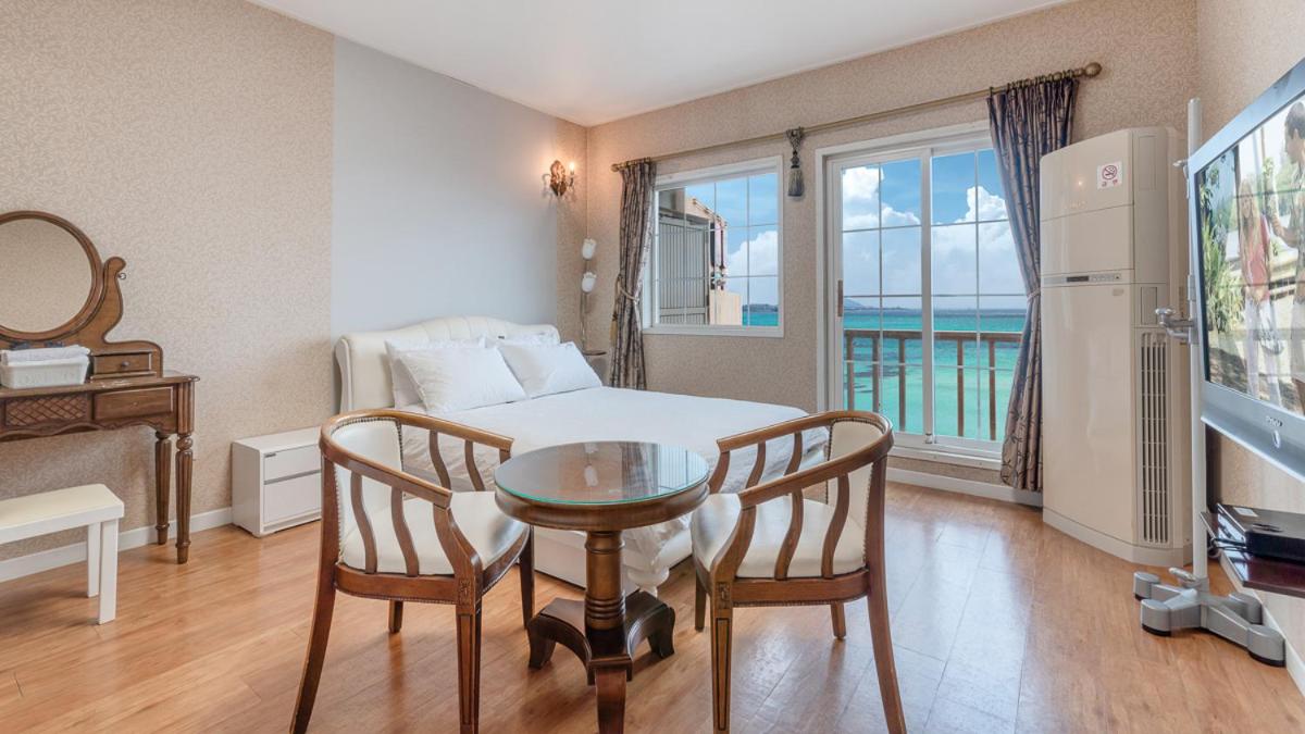 Double Room with Sea View photo 2