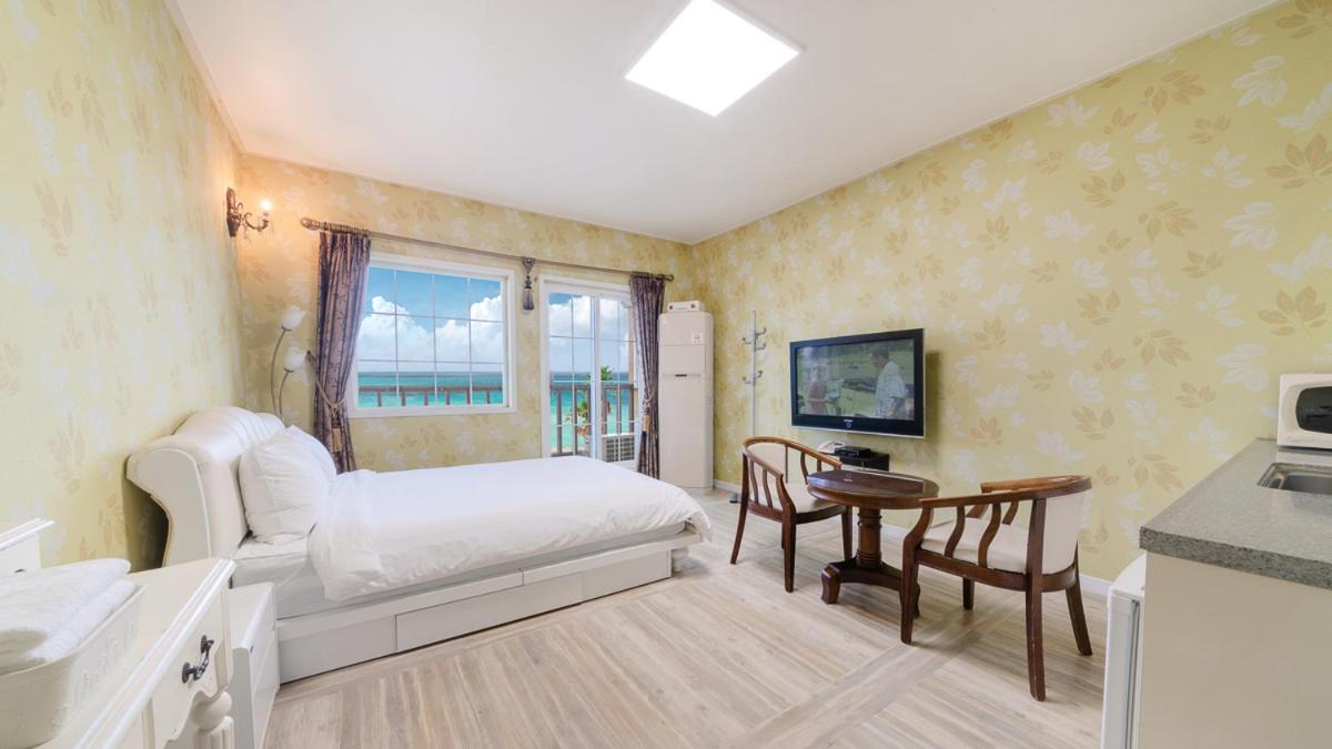 Double Room with Sea View photo 3