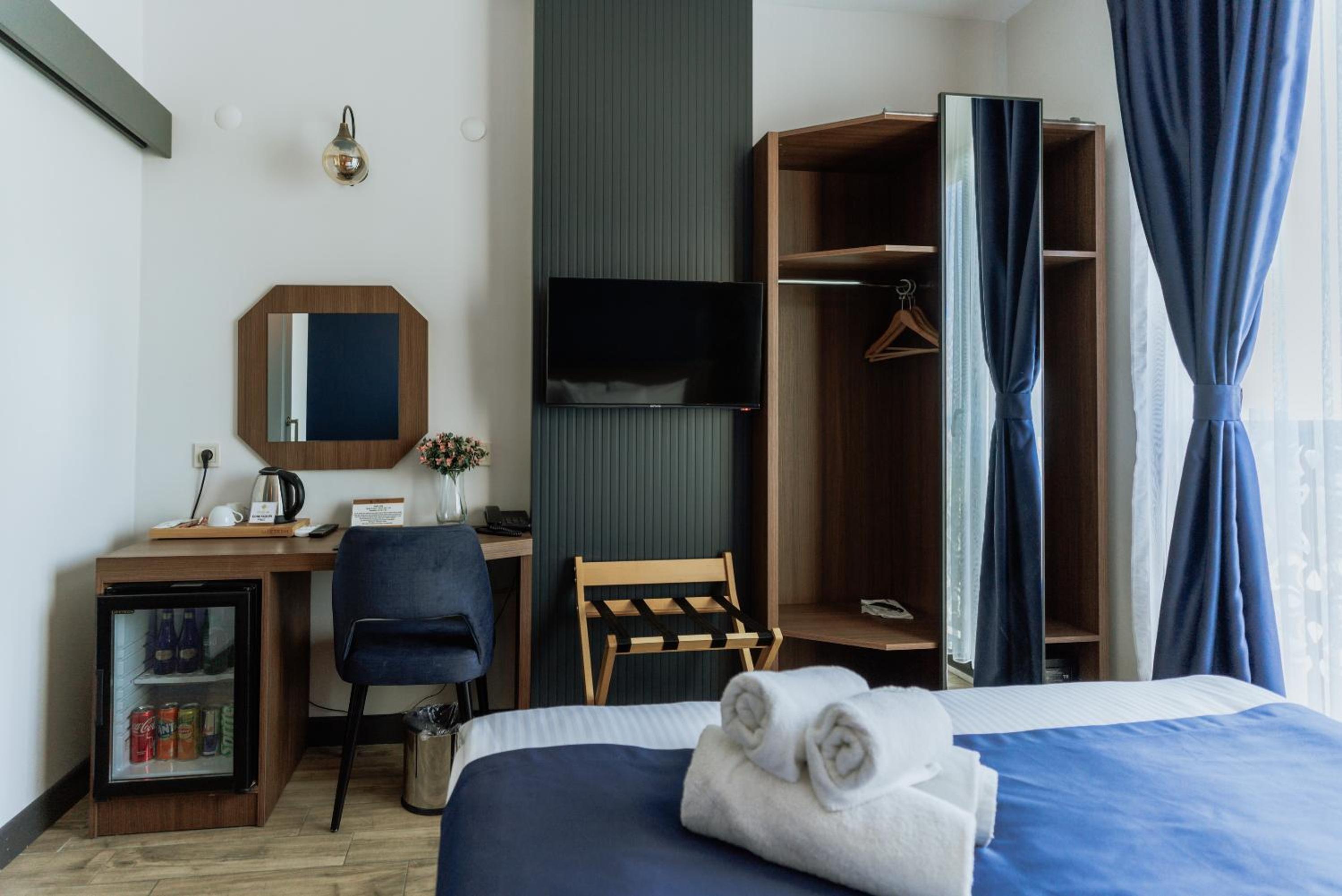 Standard Double Room - Photo 8