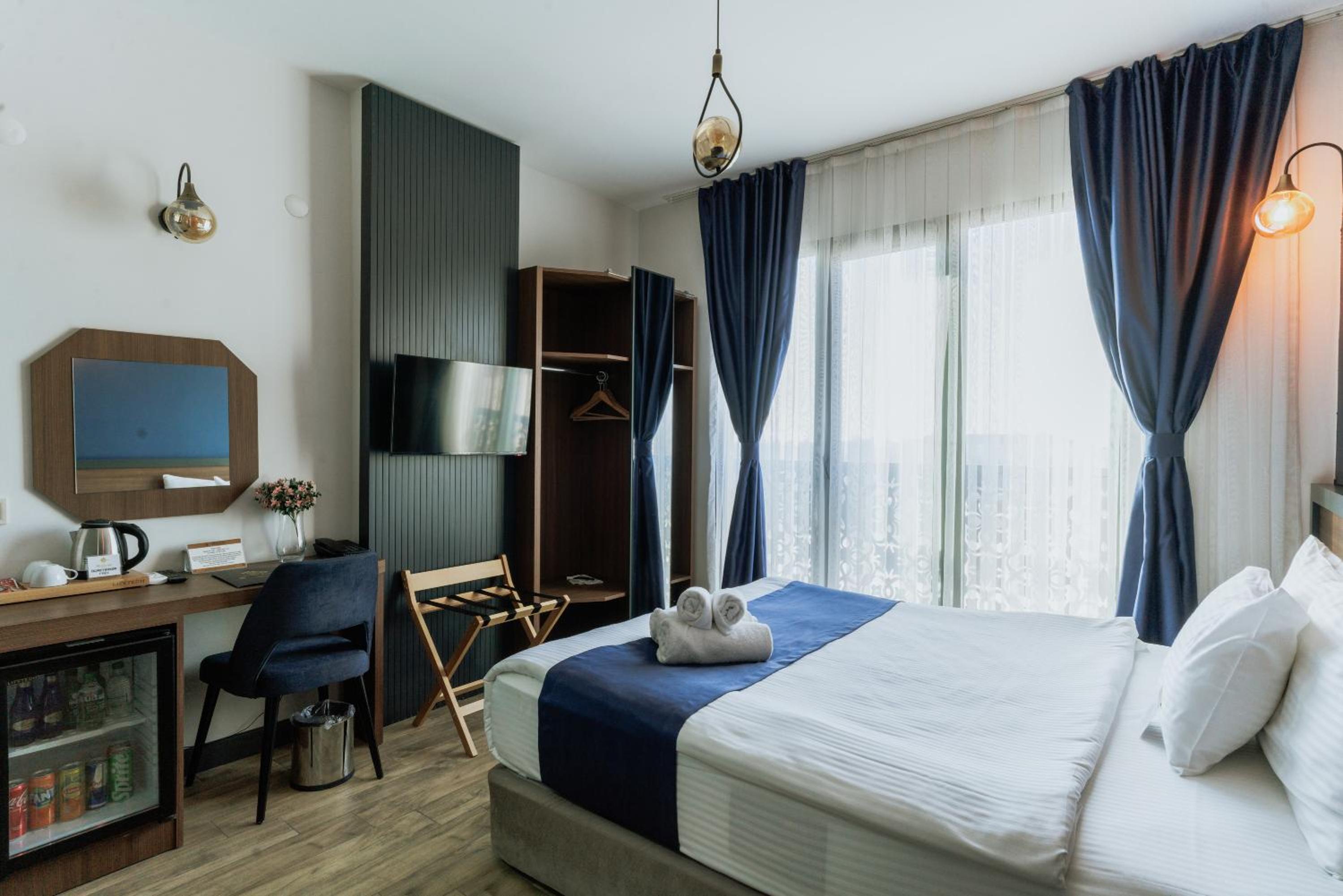 Standard Double Room - Photo 9