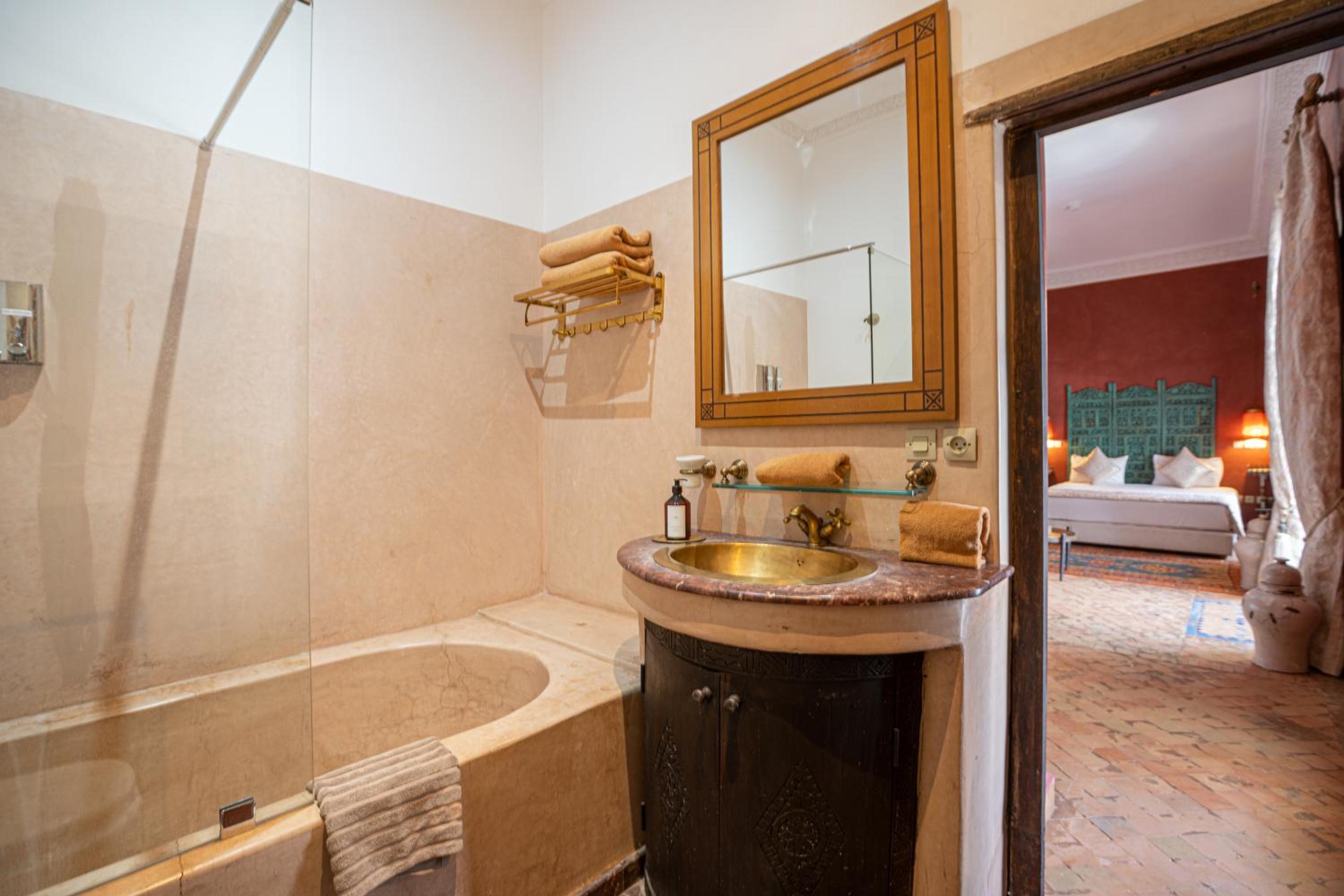 One-Bedroom Suite - Photo 6
