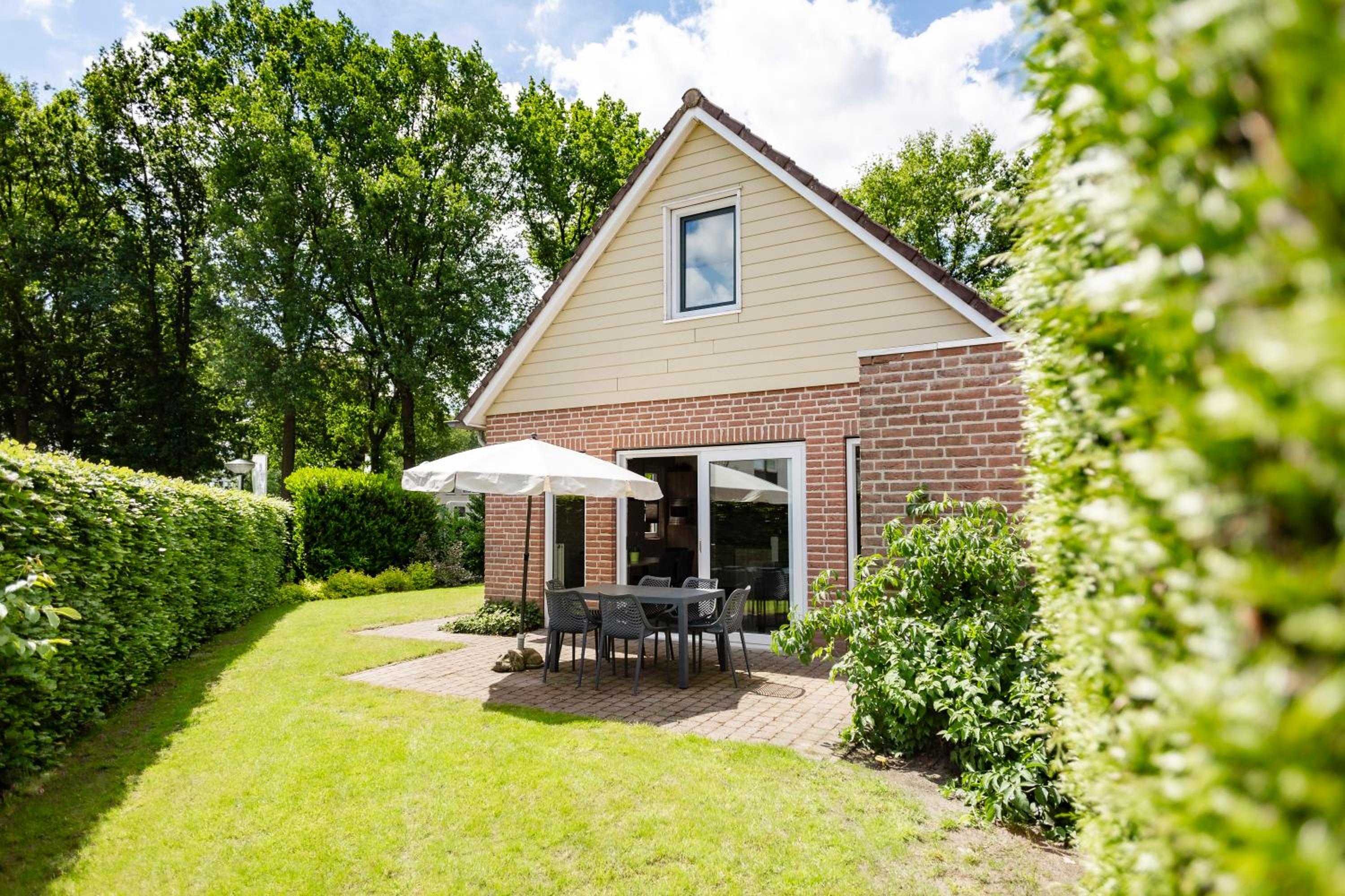 Bungalow with Garden View photo 3