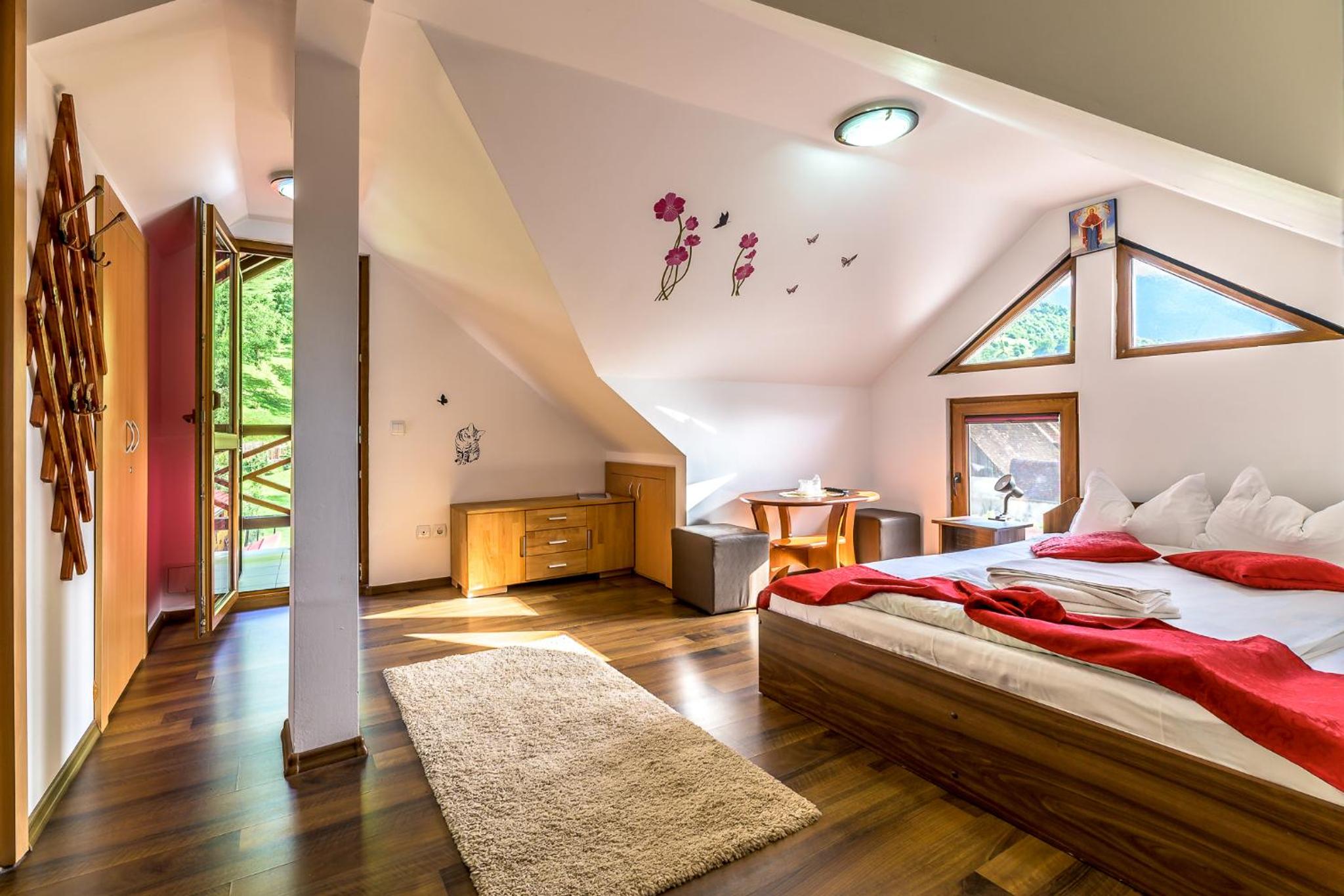 Double Room with Balcony (2 Adults + 1 Child) photo 1