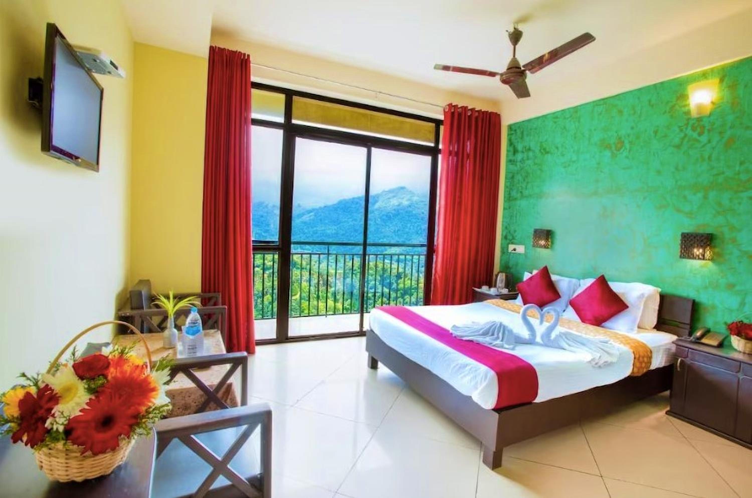Deluxe Double Room with Balcony photo 1