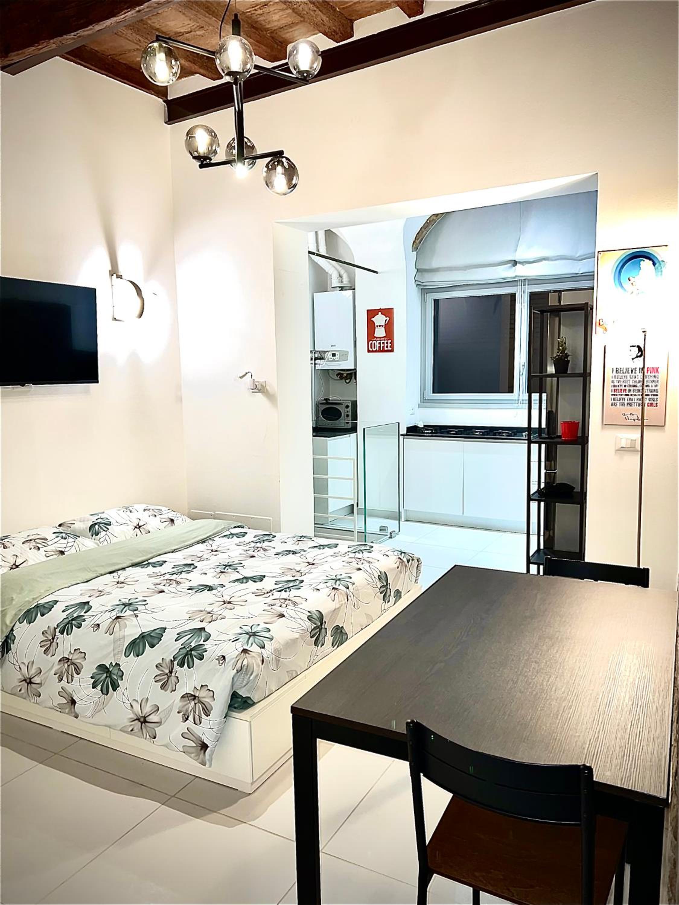 One-Bedroom Apartment photo 2