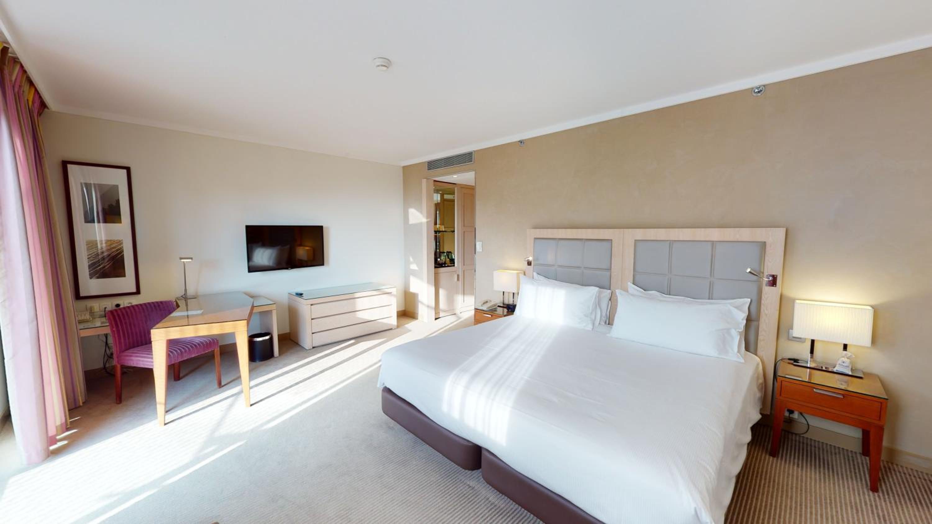 King Guest Room - Photo 2