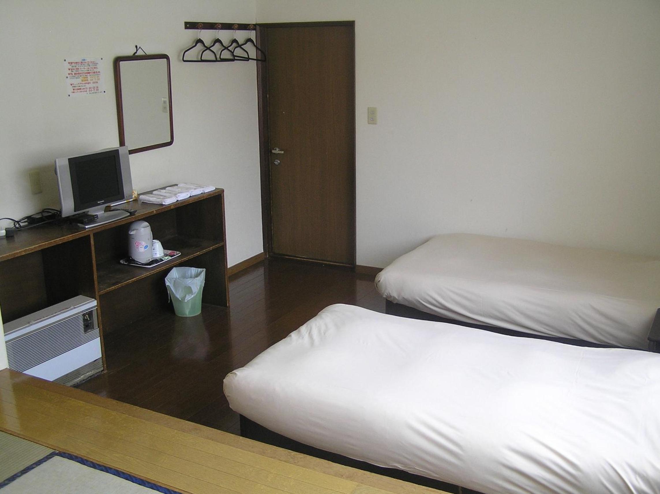 Standard Room with Tatami Area - Photo 10
