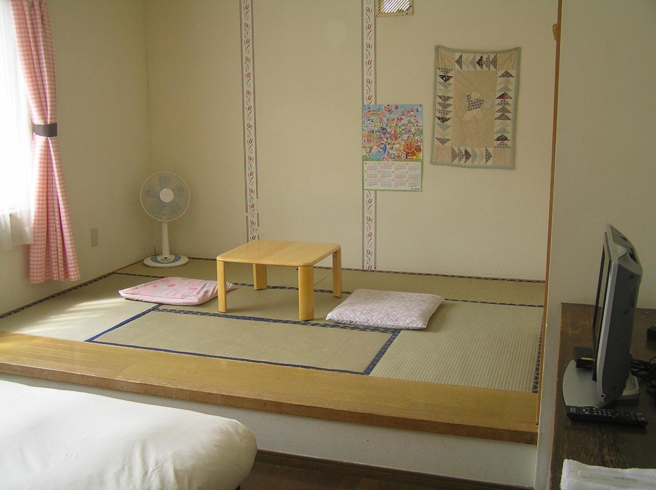 Standard Room with Tatami Area - Photo 9