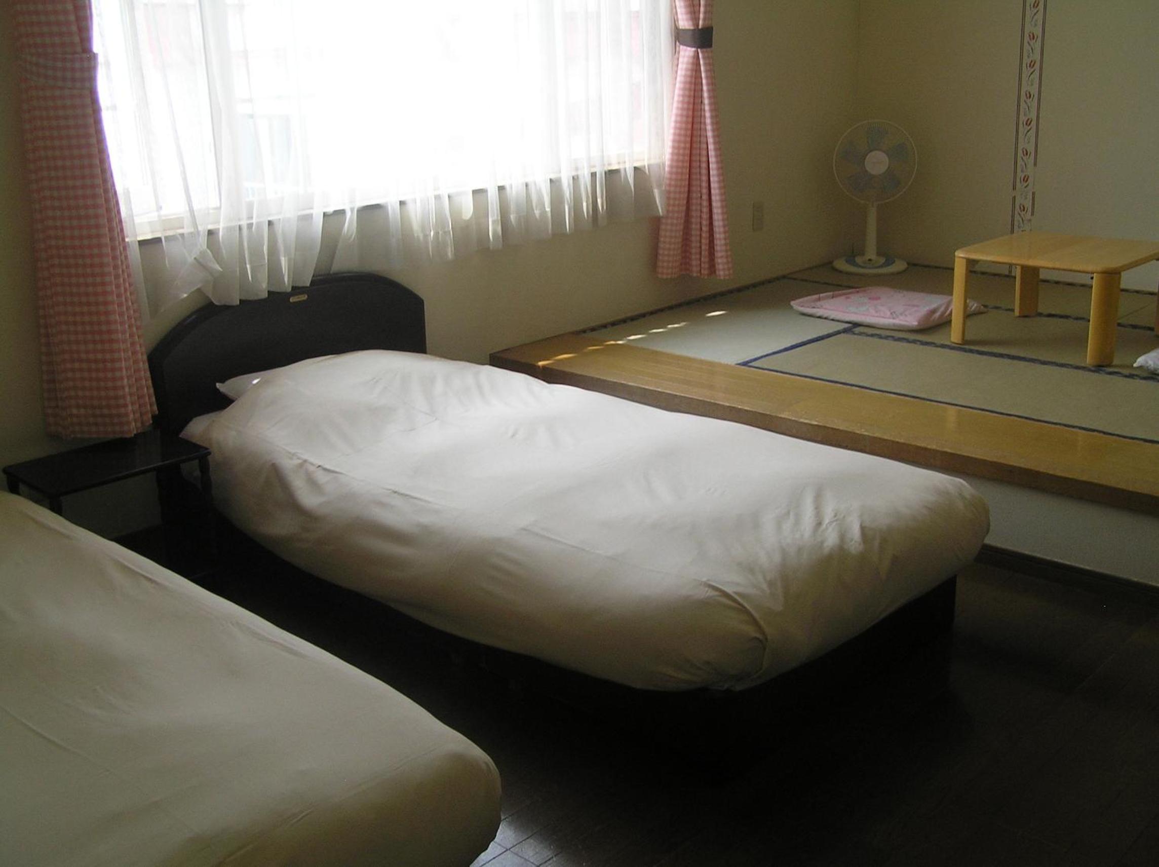 Standard Room with Tatami Area - Photo 8