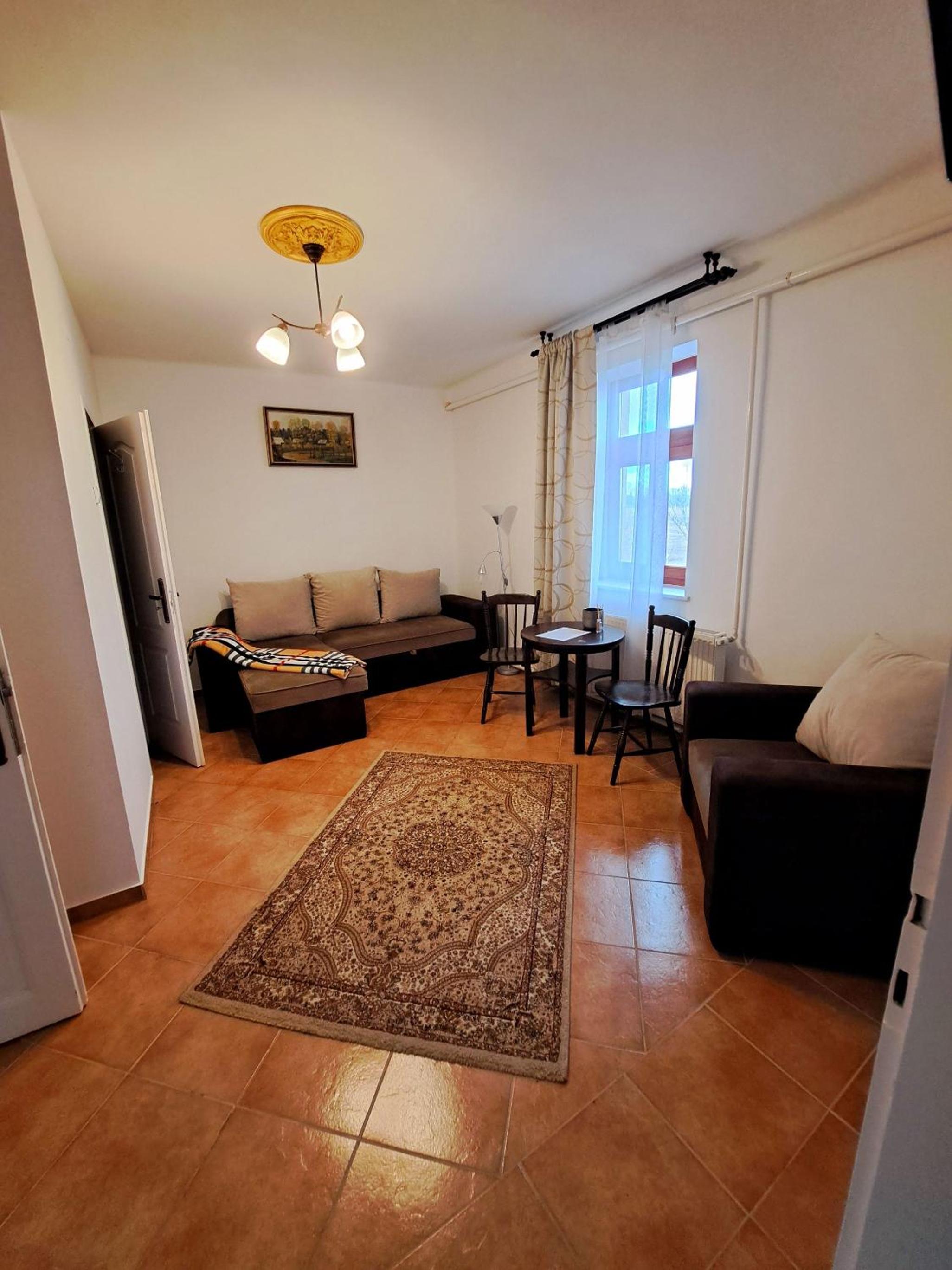 Family Room with Bathroom photo 3