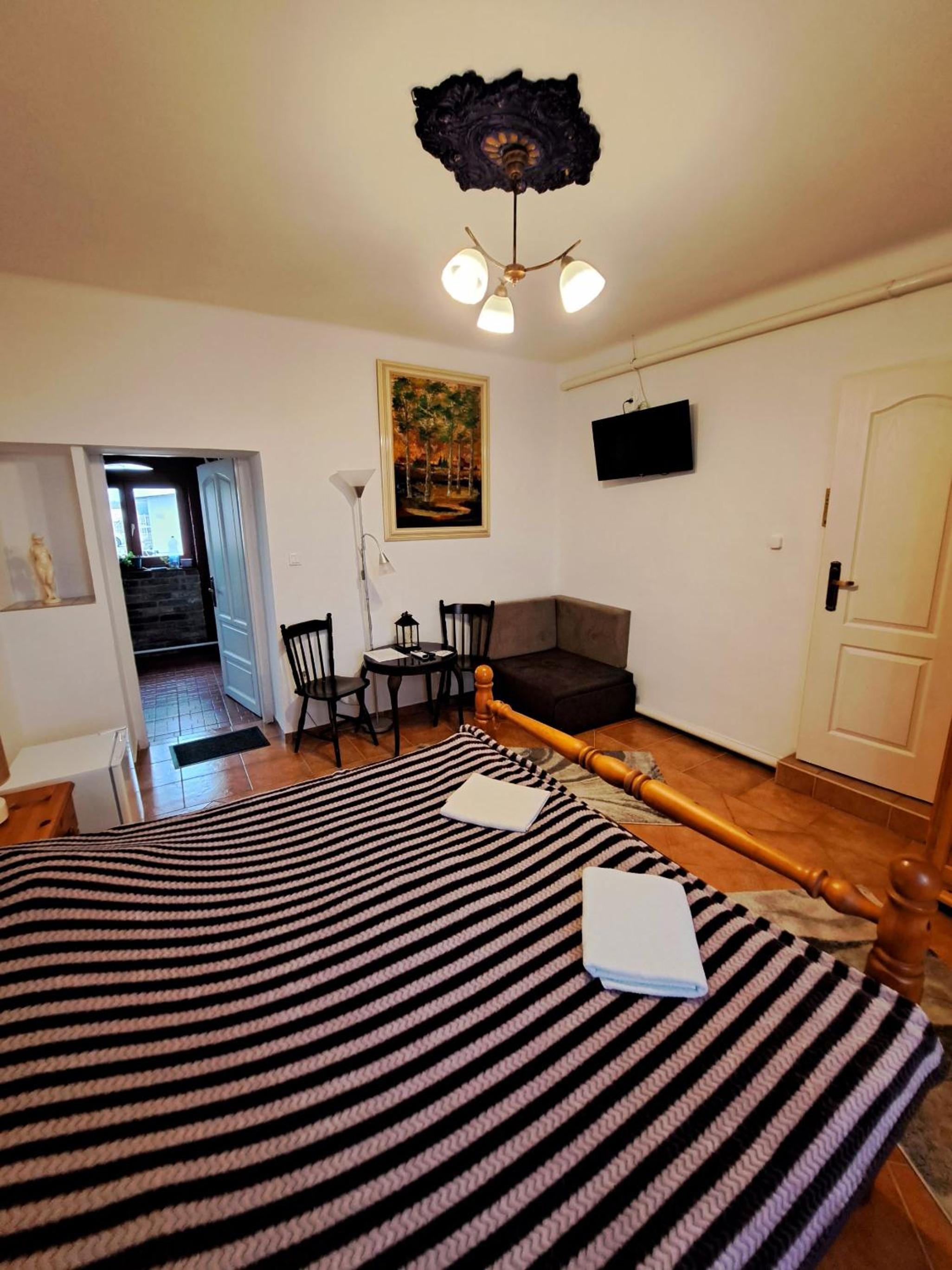 Deluxe Double Room with Shower photo 2