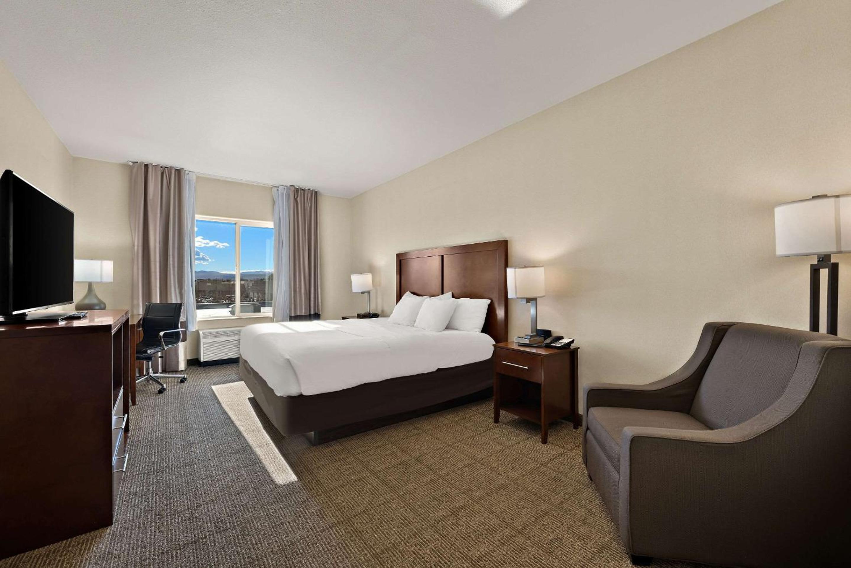 King Room - Non-Smoking - Photo 1