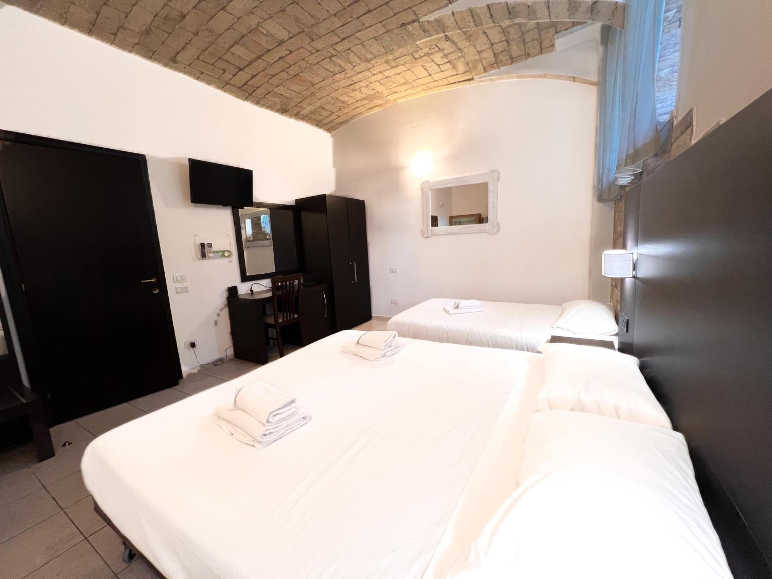 Basic Triple Room photo 1