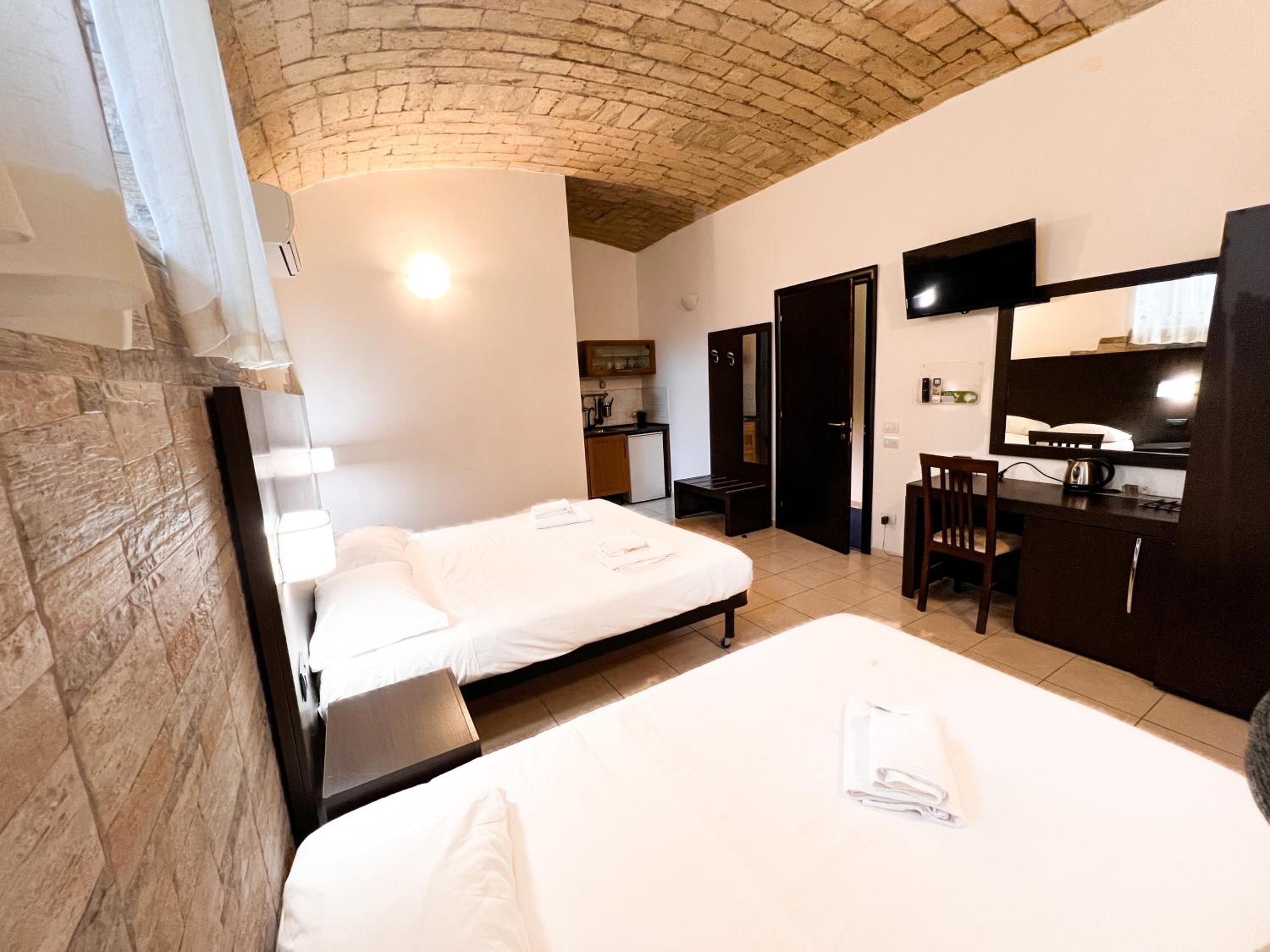 Basic Triple Room photo 2