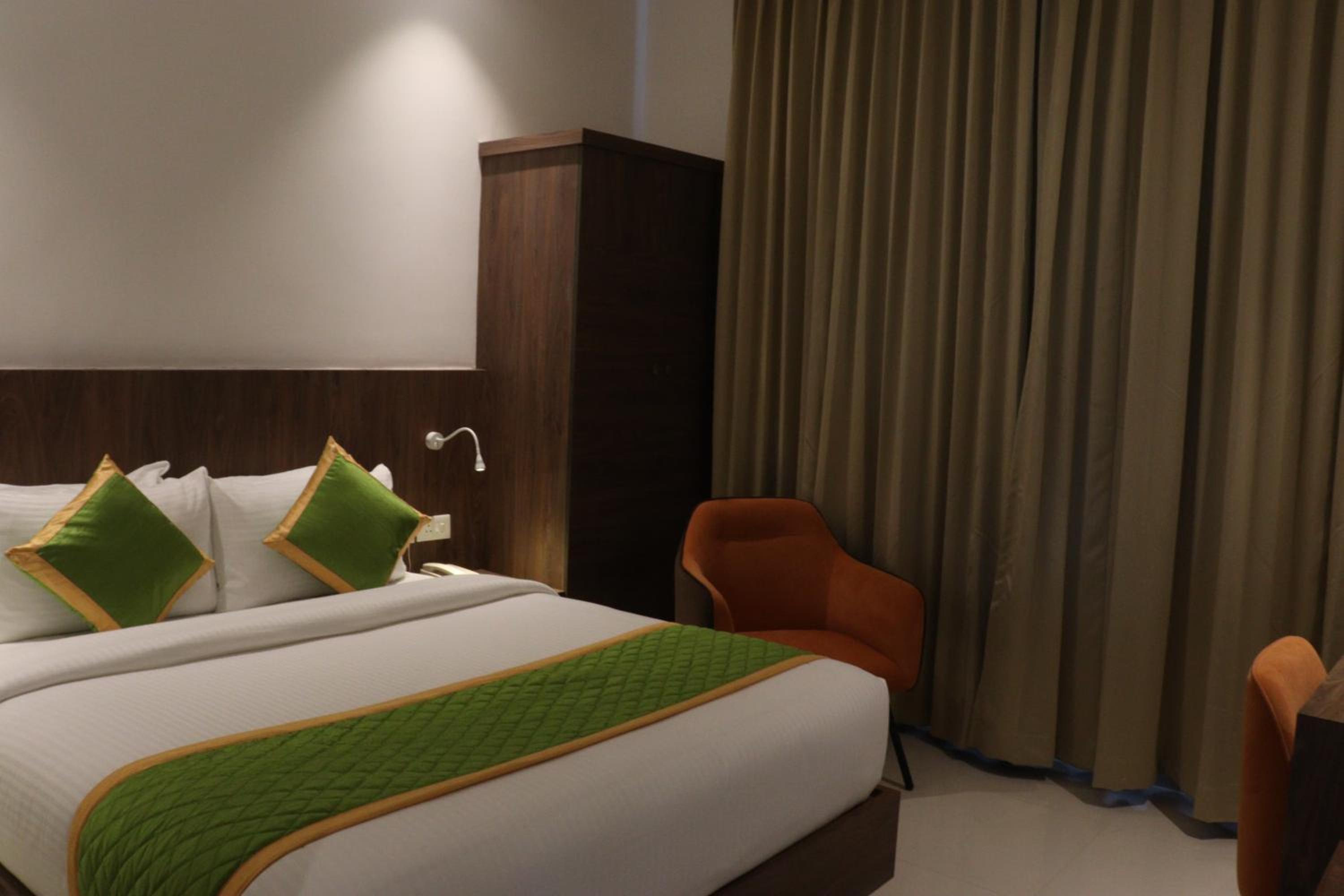 Deluxe Room - Photo 6