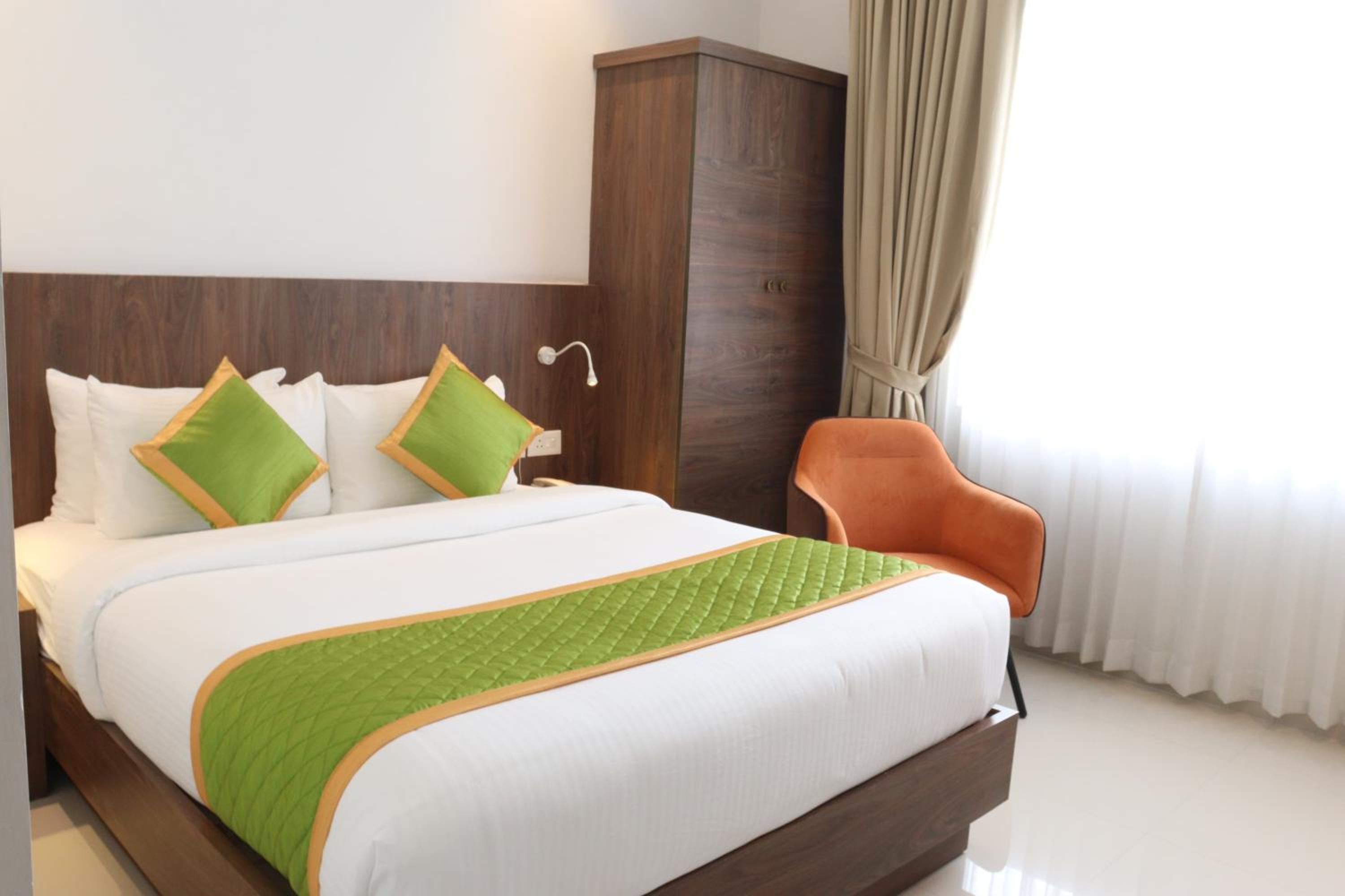 Deluxe Room - Photo 7