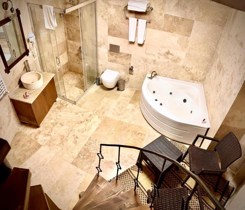 Duplex Suite - Photo 10