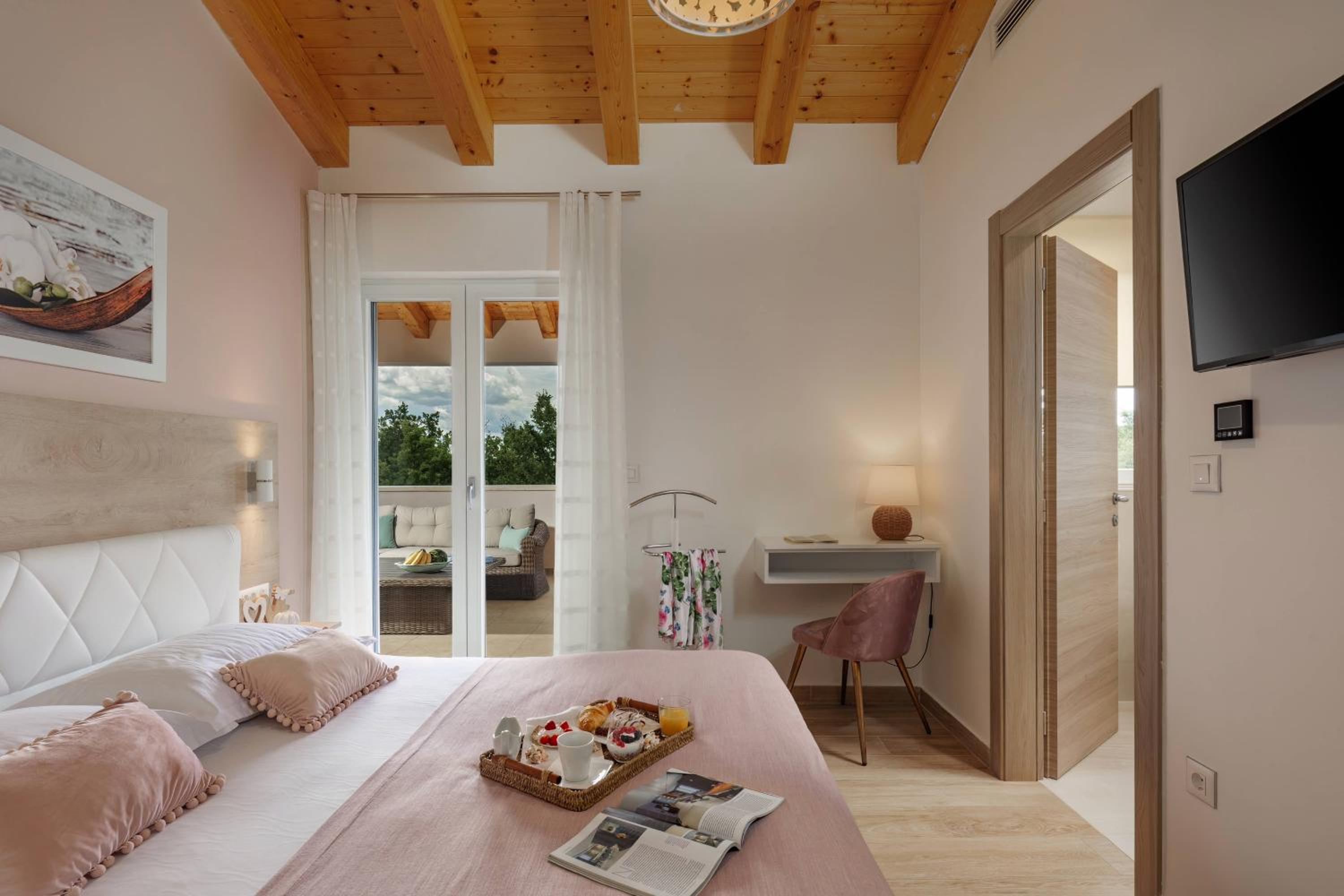Three-Bedroom Villa photo 1