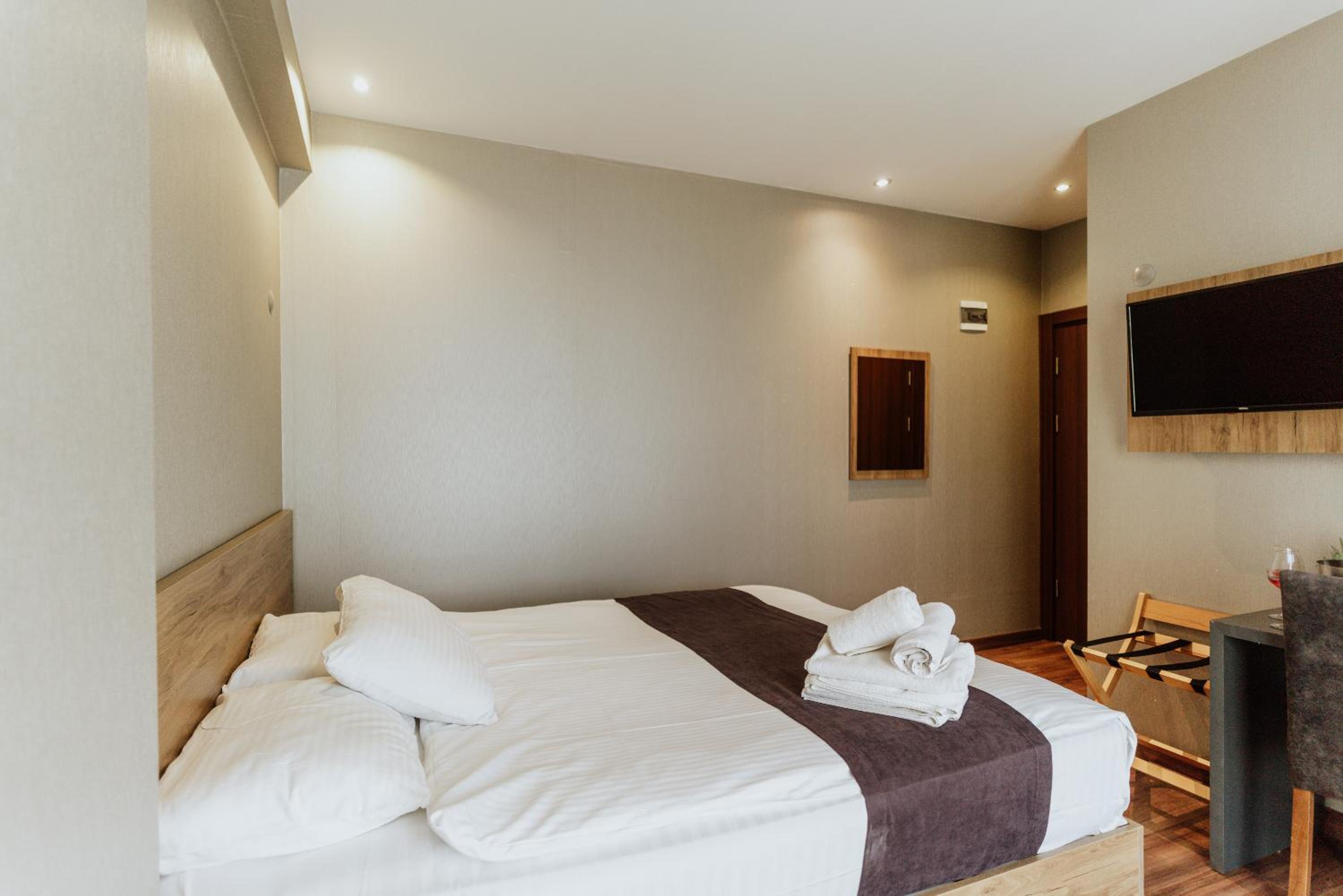 Standard Double Room - Photo 3