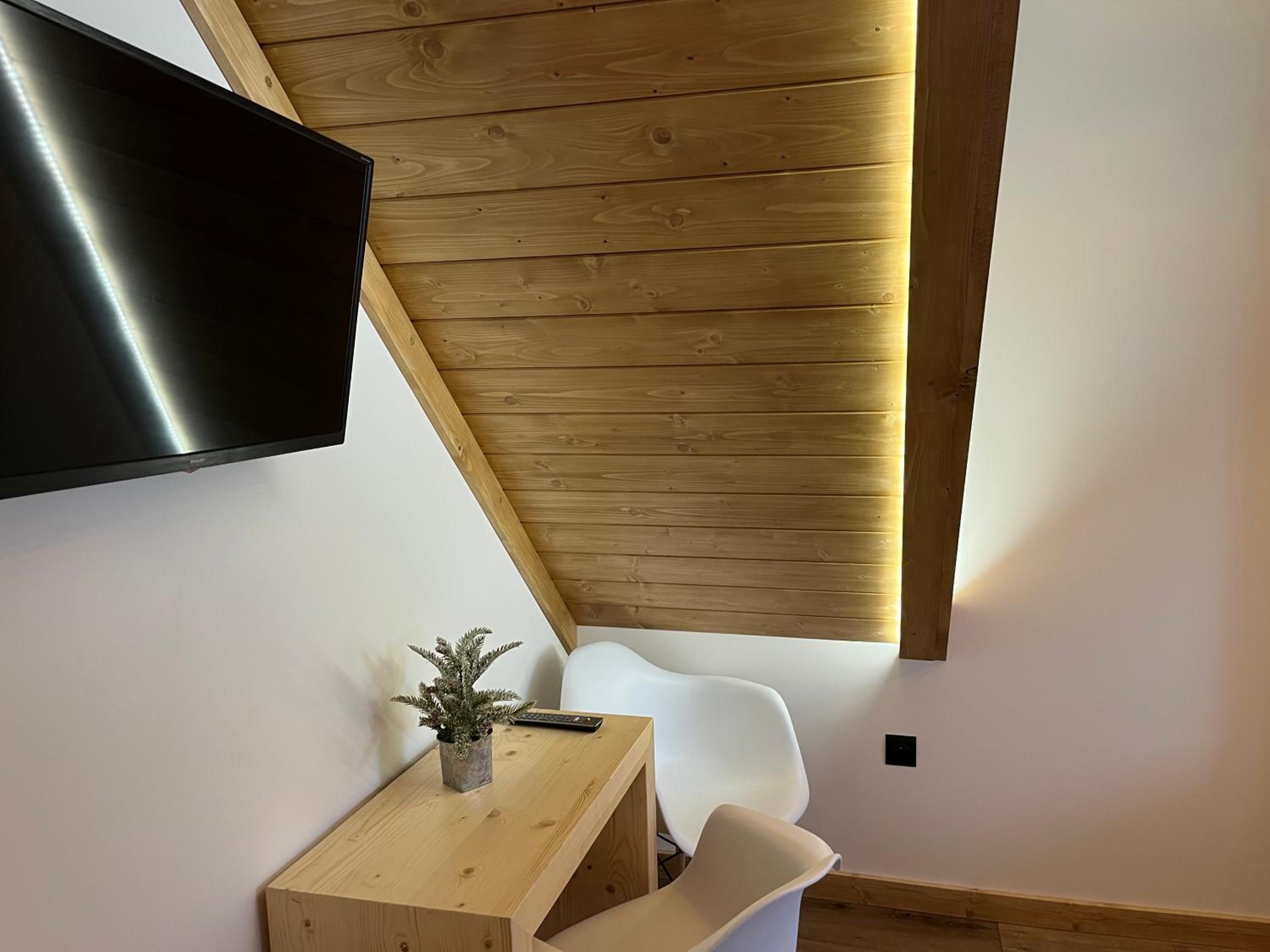 Double Room - Photo 7