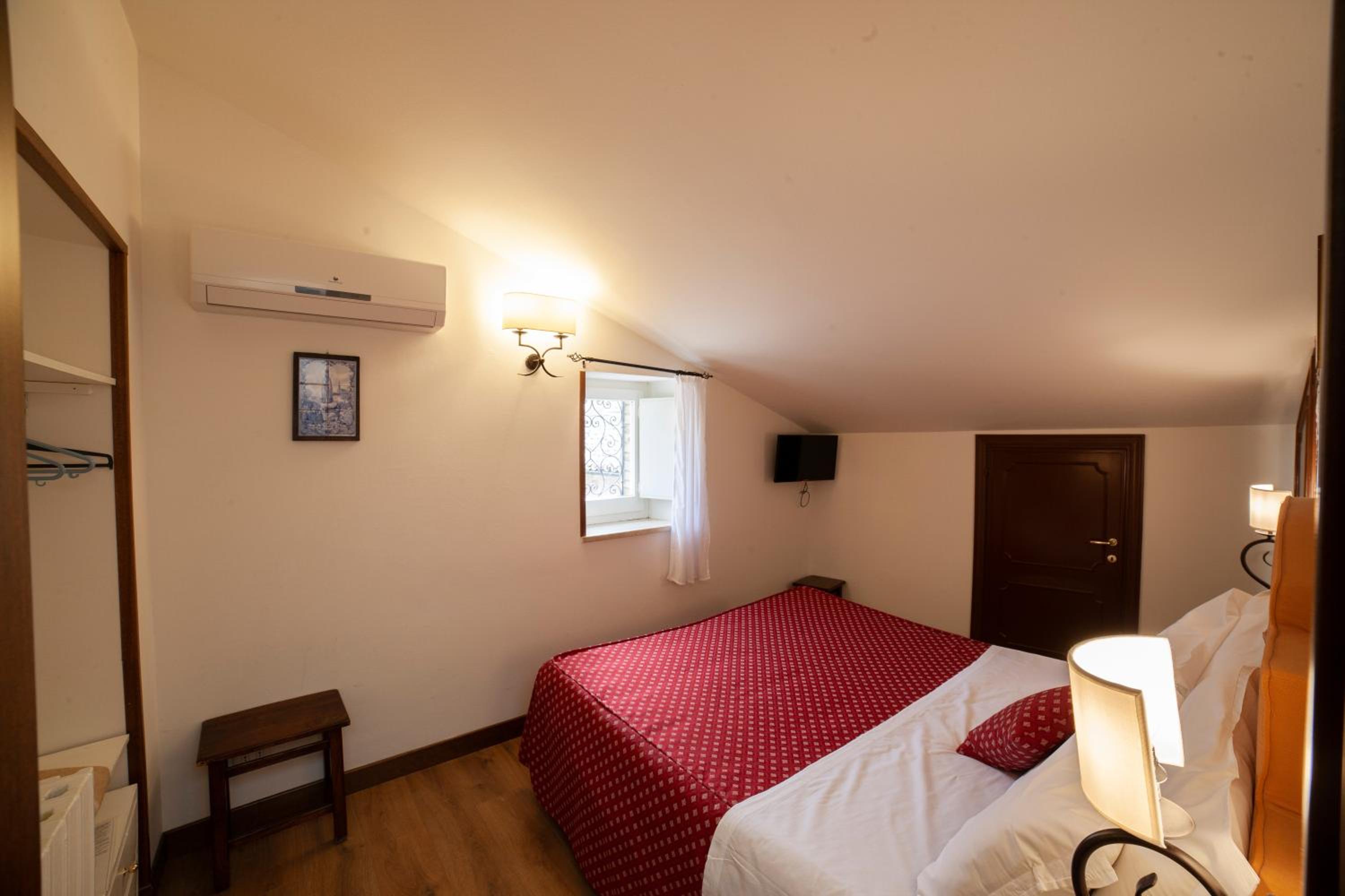 Small Double Room photo 2