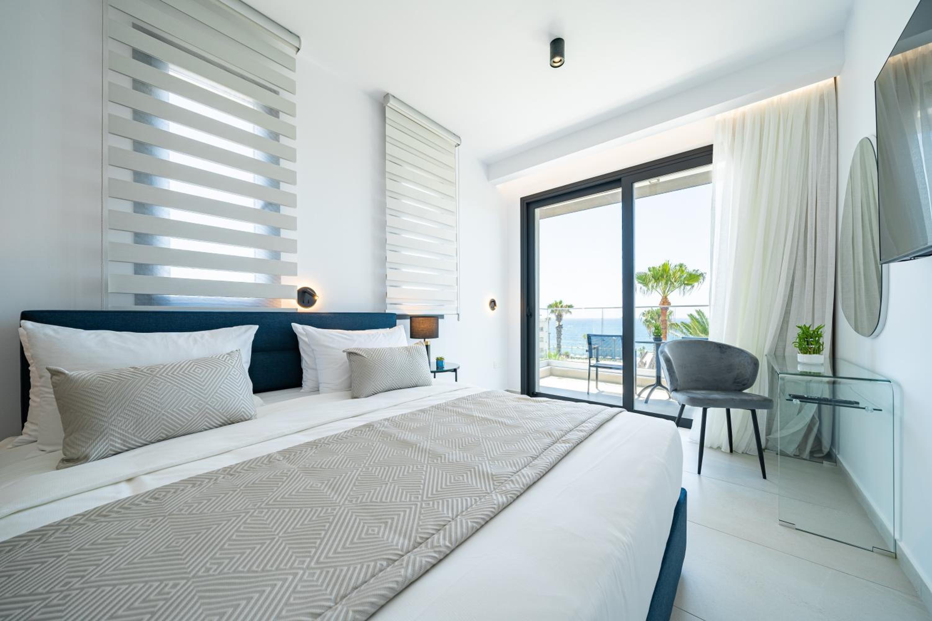 Deluxe Suite with Sea View