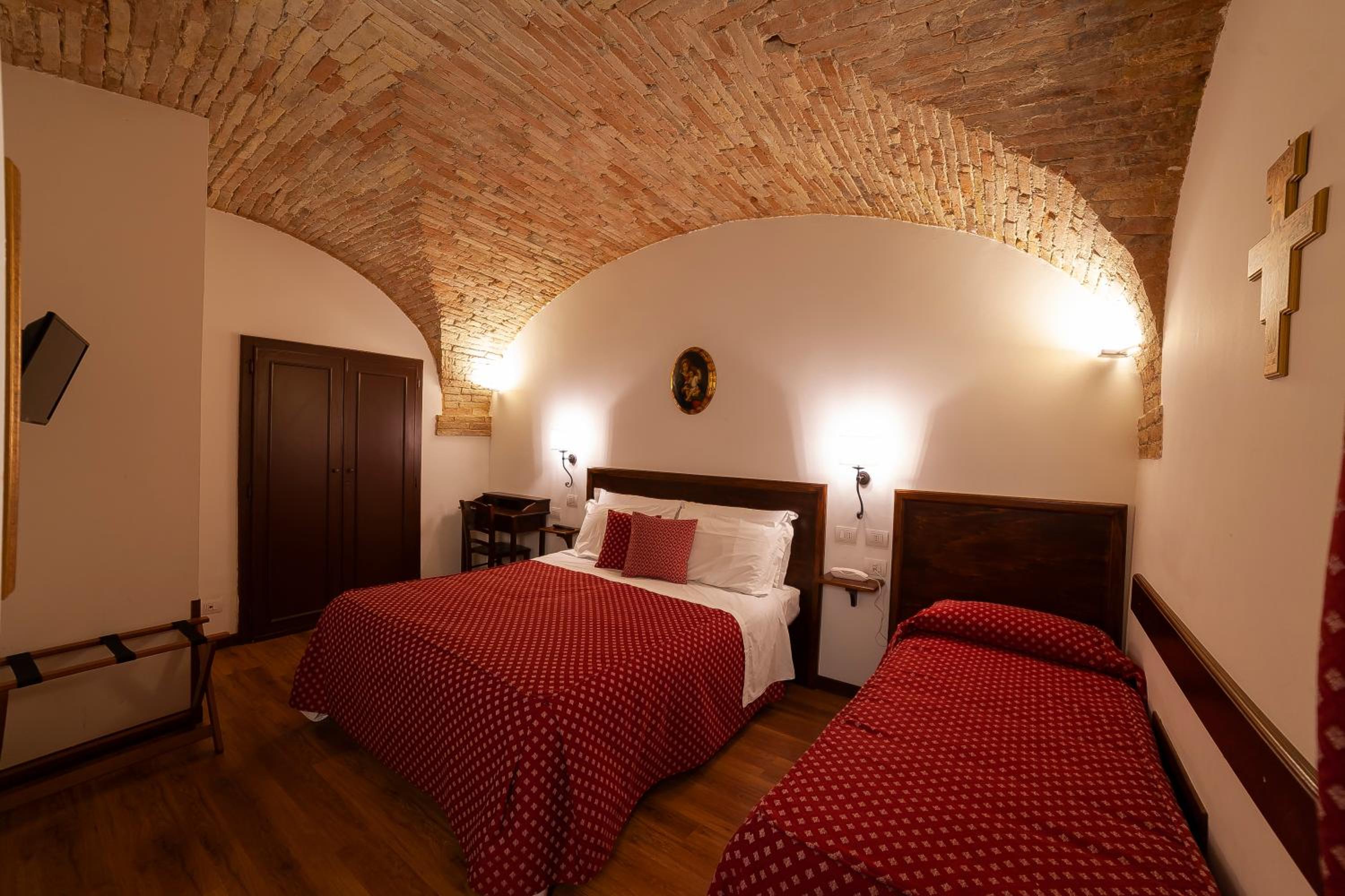 Triple Room - Photo 2