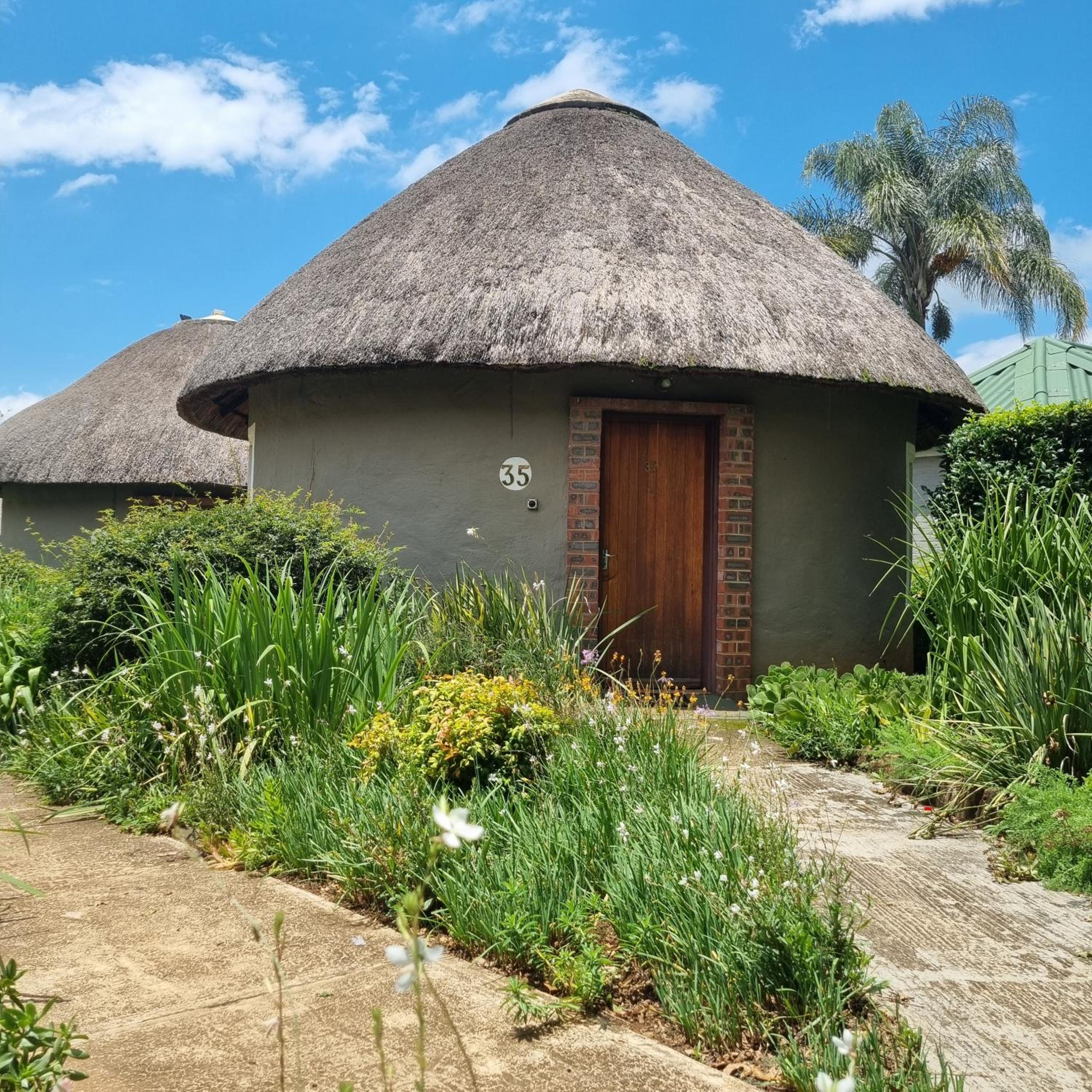 Double or Twin Room with Garden View - Photo 11