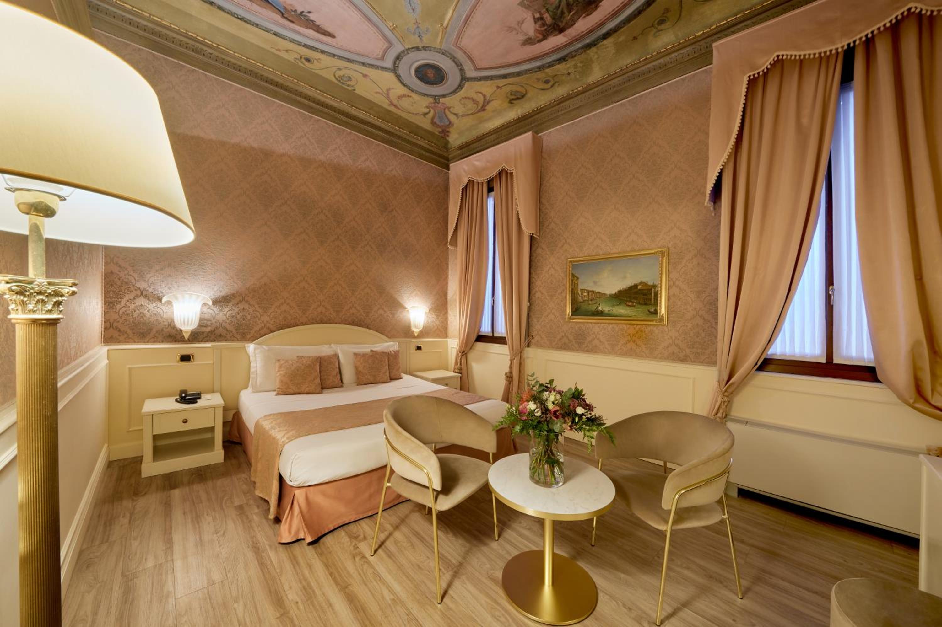 Junior Suite with Canal View photo 1