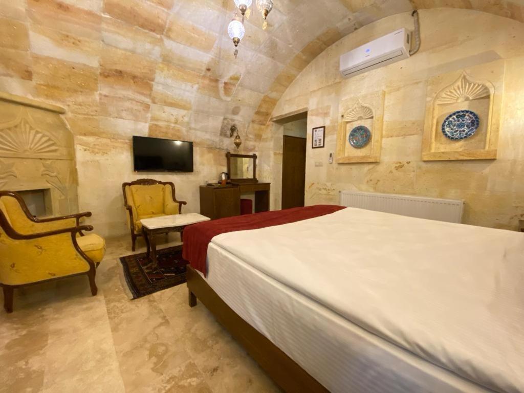 Deluxe Room - Photo 6