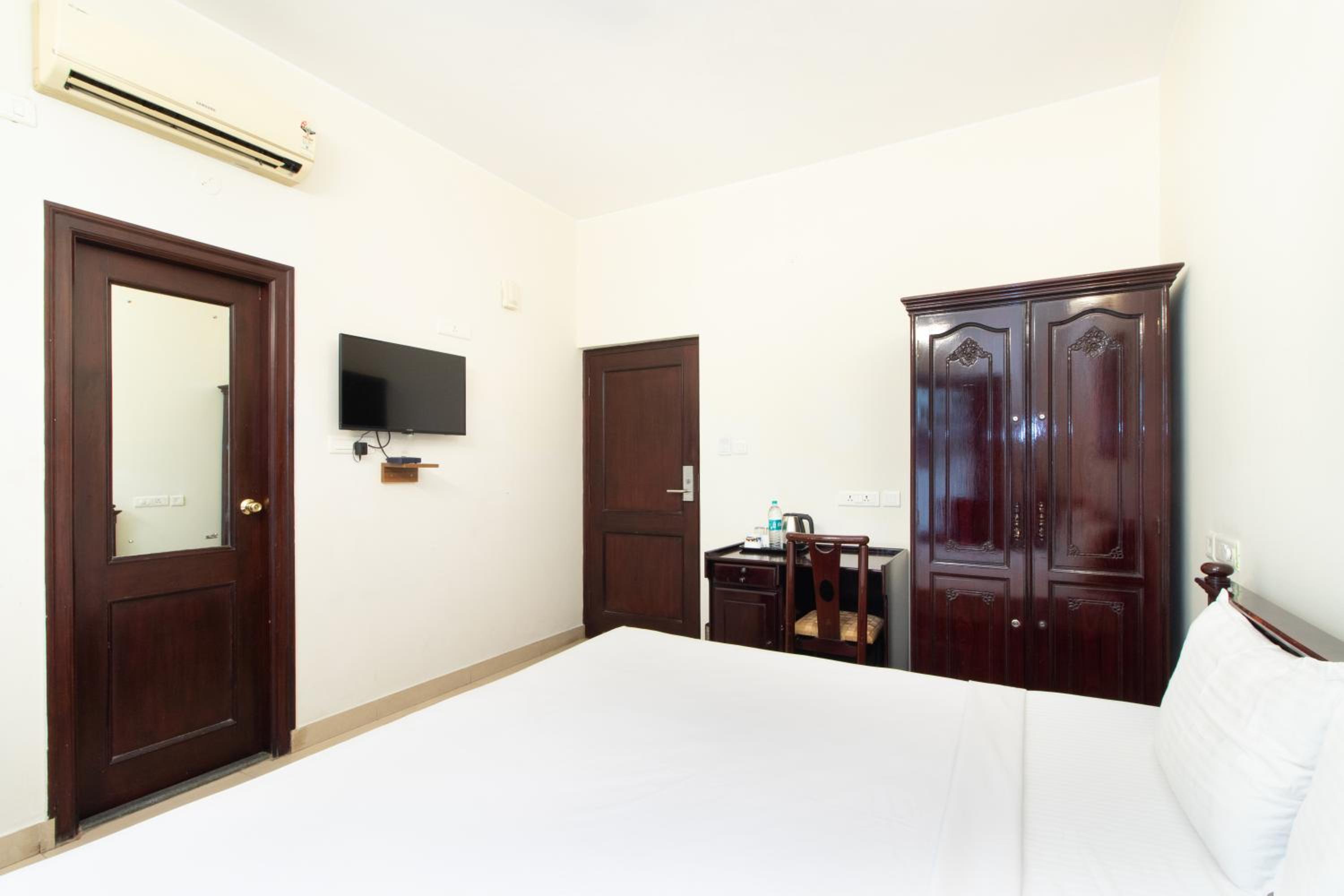 Deluxe Queen Room - Photo 4