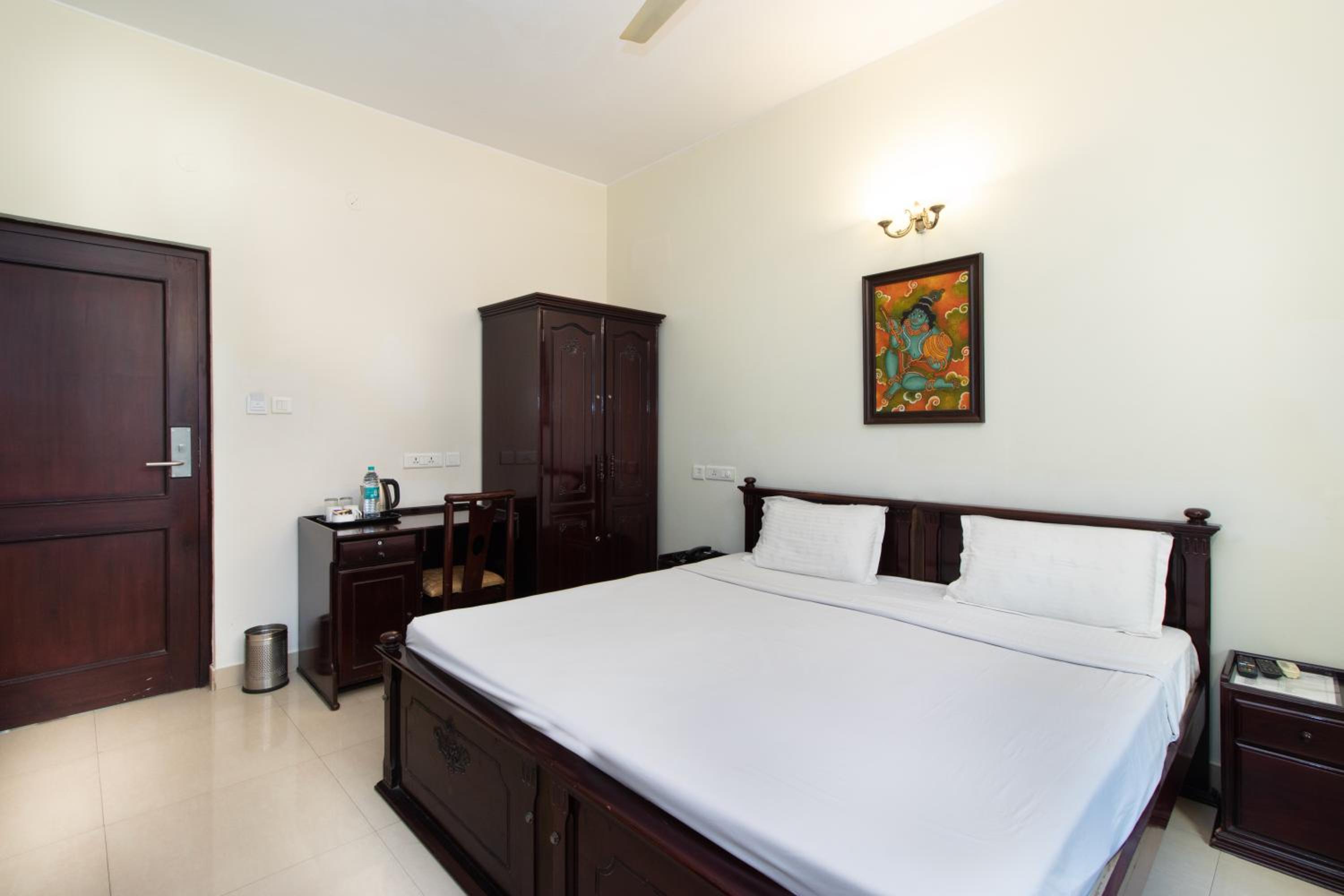 Deluxe Queen Room - Photo 3