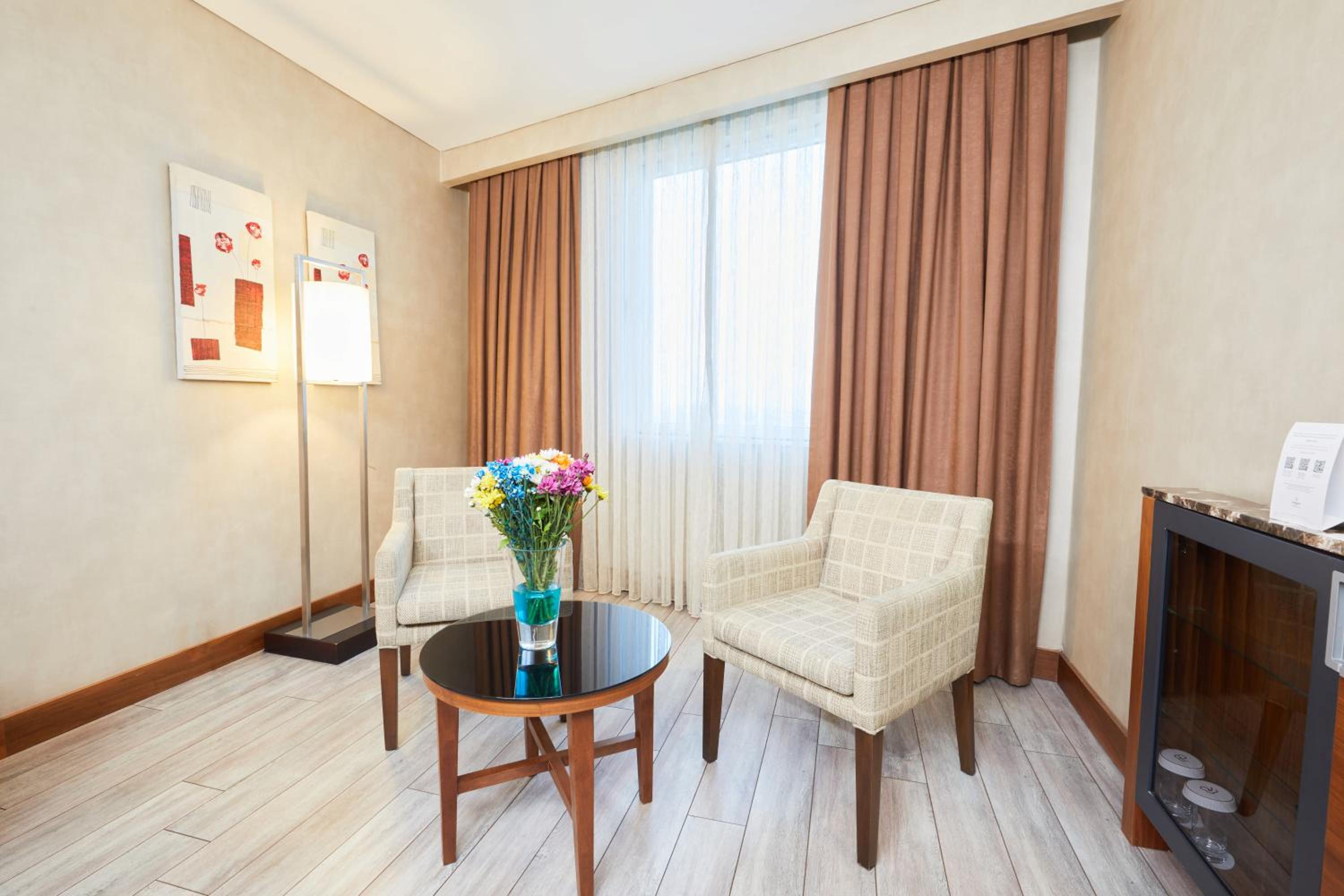Deluxe Room - Photo 5