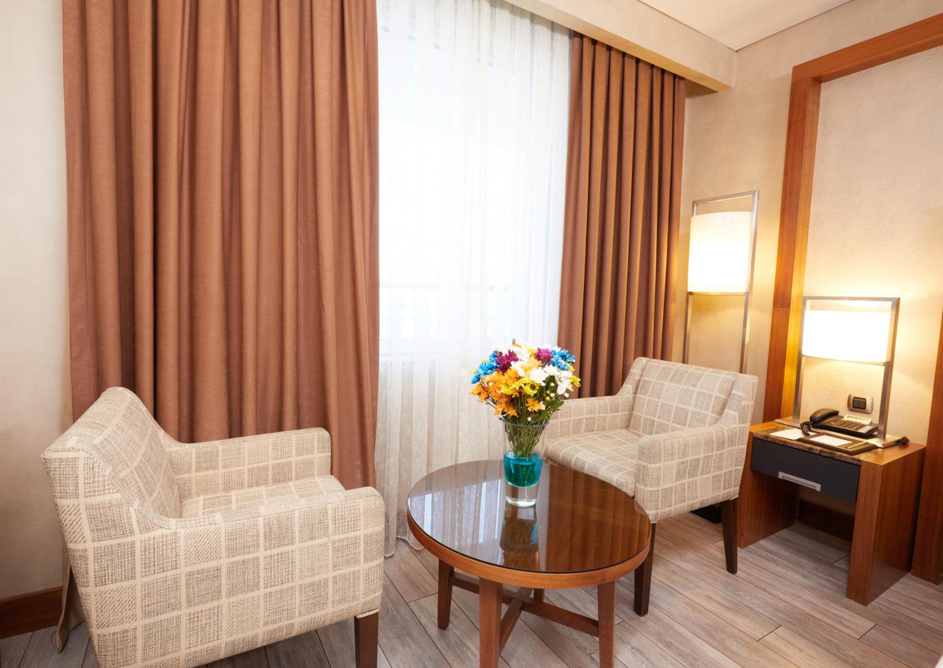 Deluxe Room - Photo 4
