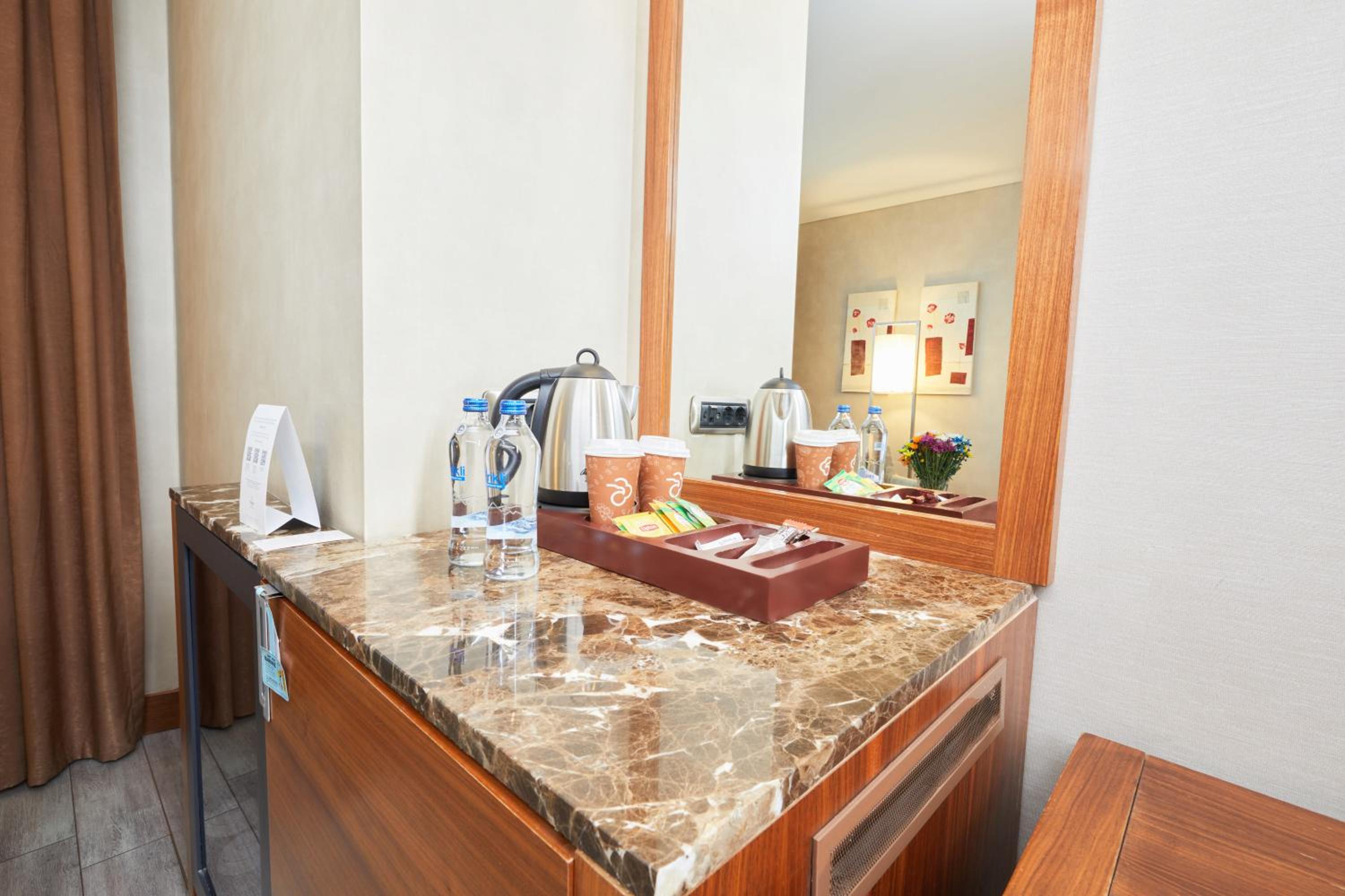 Deluxe Room - Photo 3