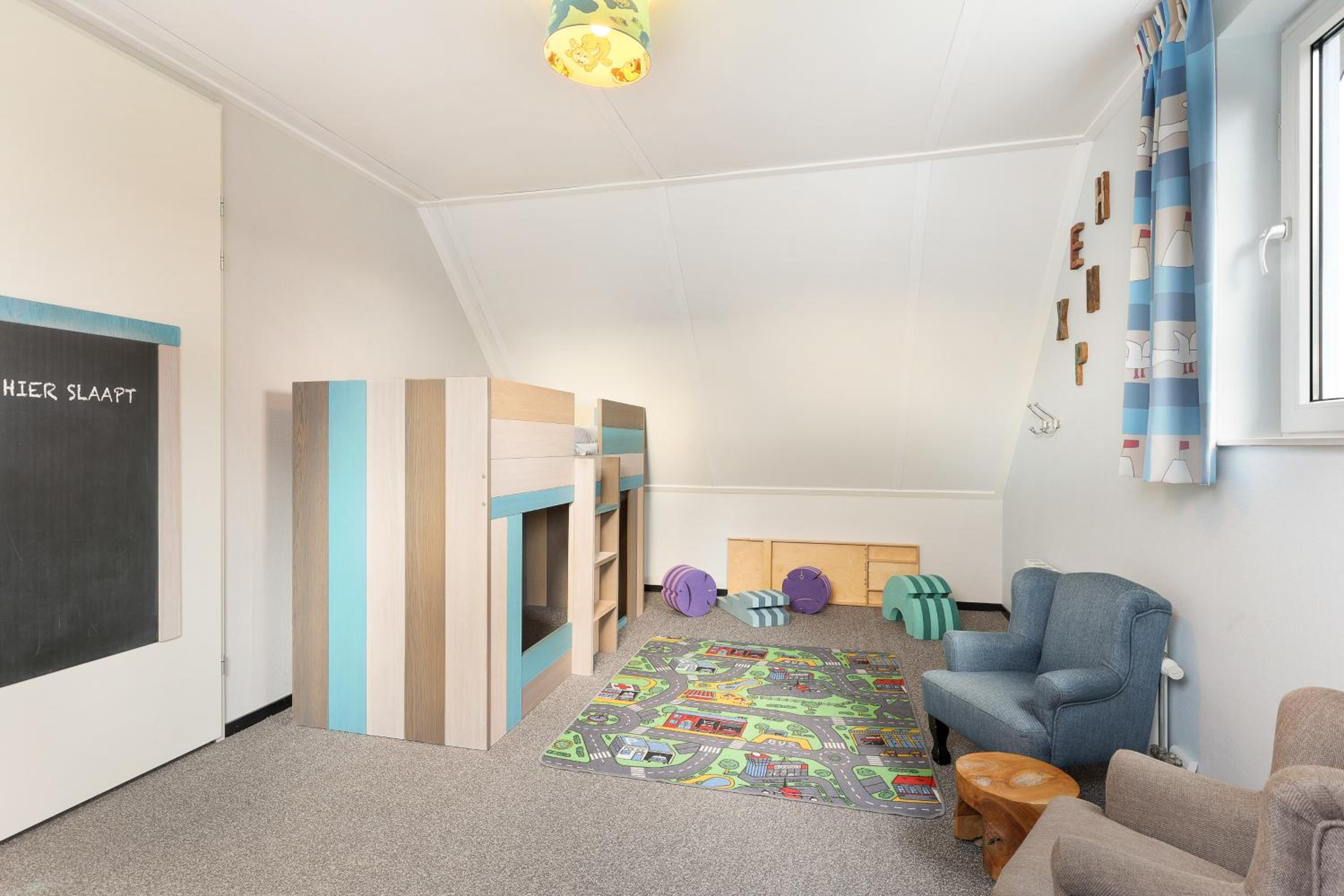 Three-Bedroom House photo 3