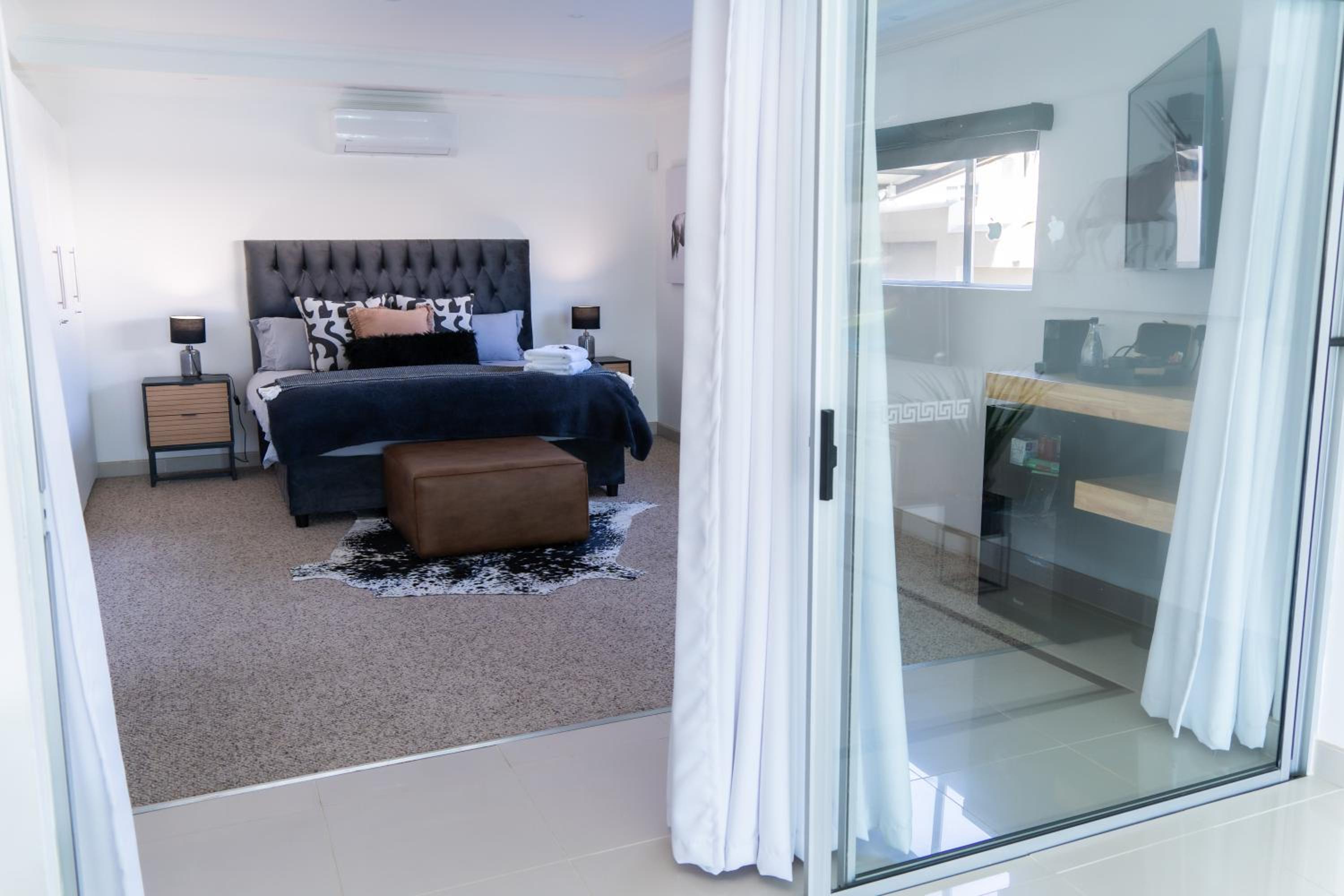Deluxe King Suite - Photo 4
