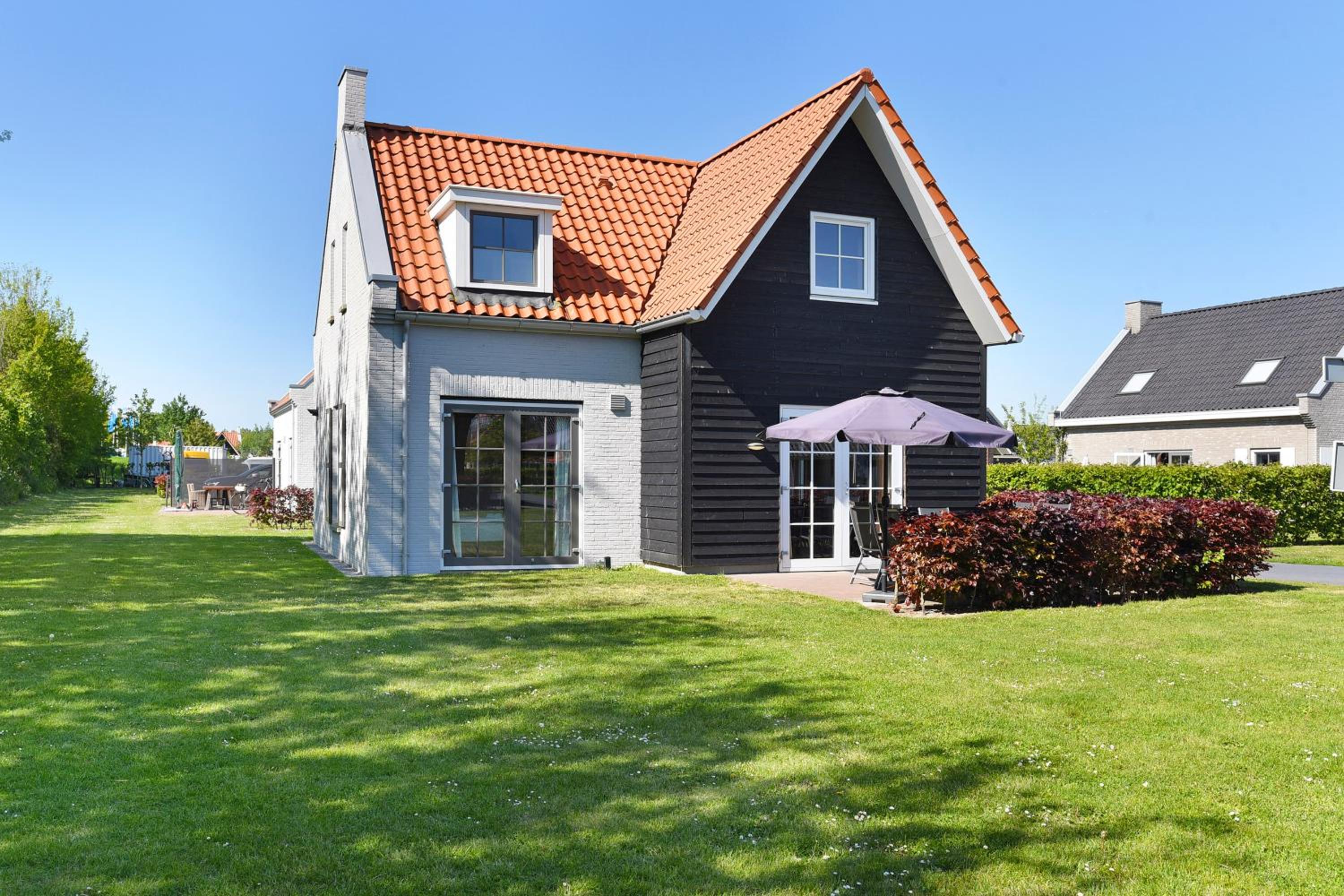 Four-Bedroom House photo 2