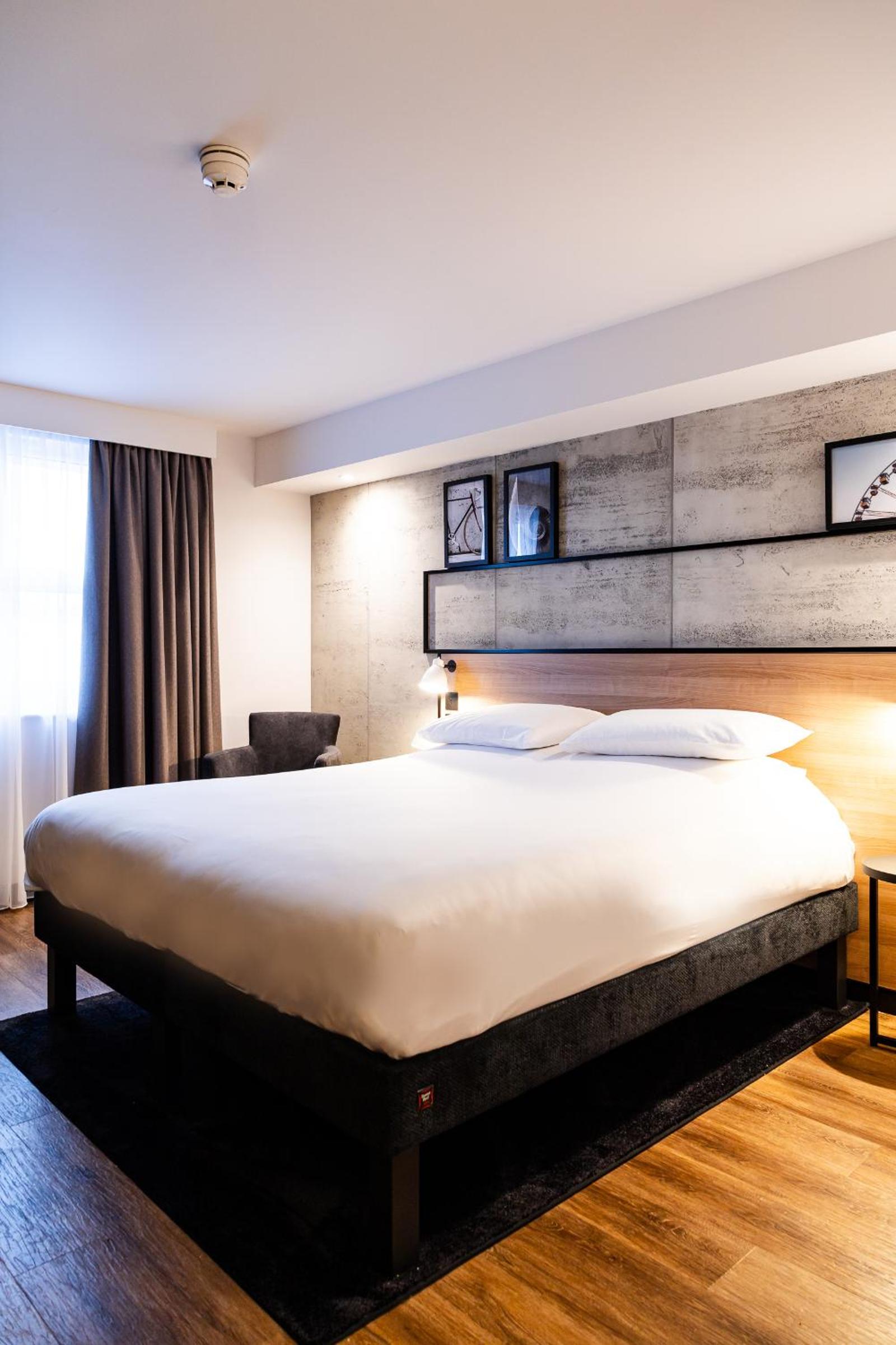 Standard Double Room - Photo 7