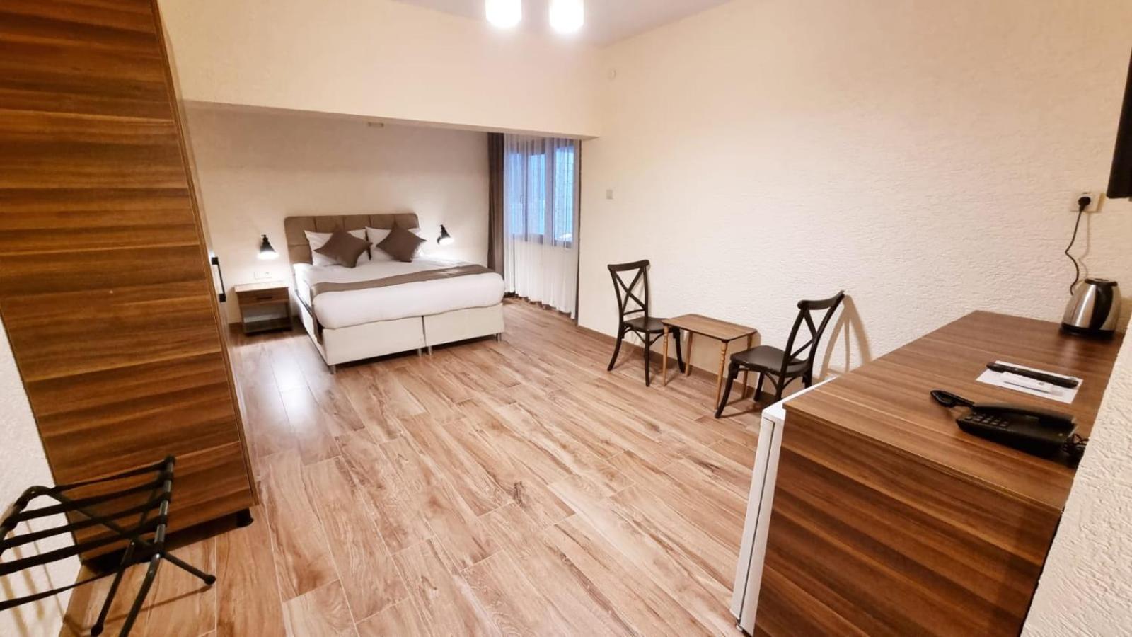 Deluxe Family Room photo 1