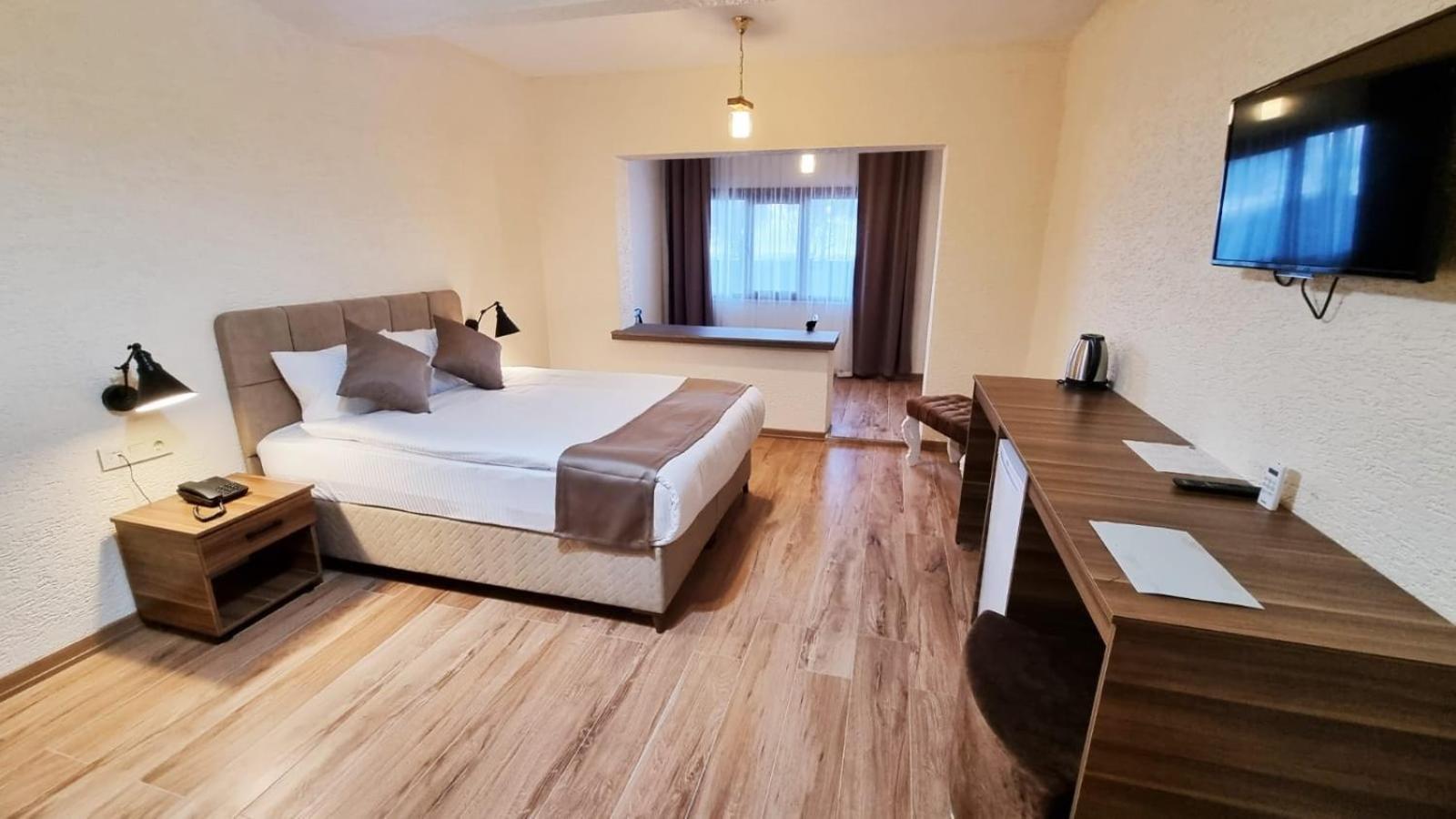 Deluxe Family Room photo 3