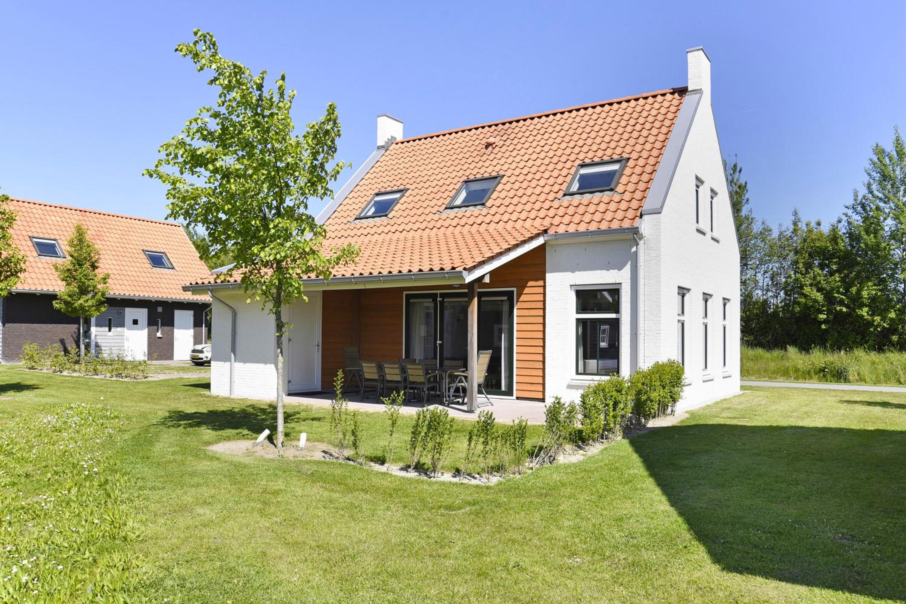 Four-Bedroom House photo 2