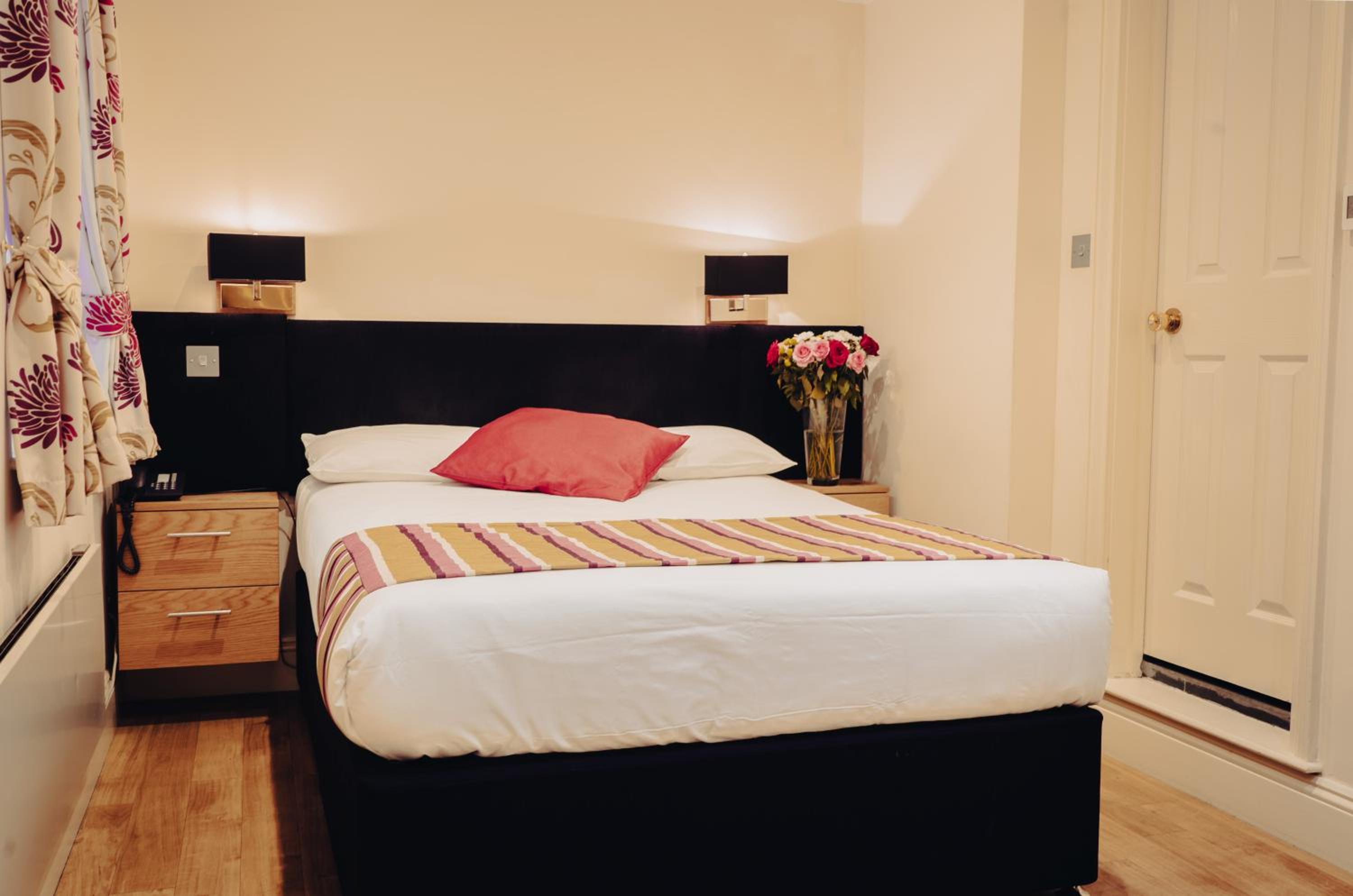 Standard Double Room photo 3