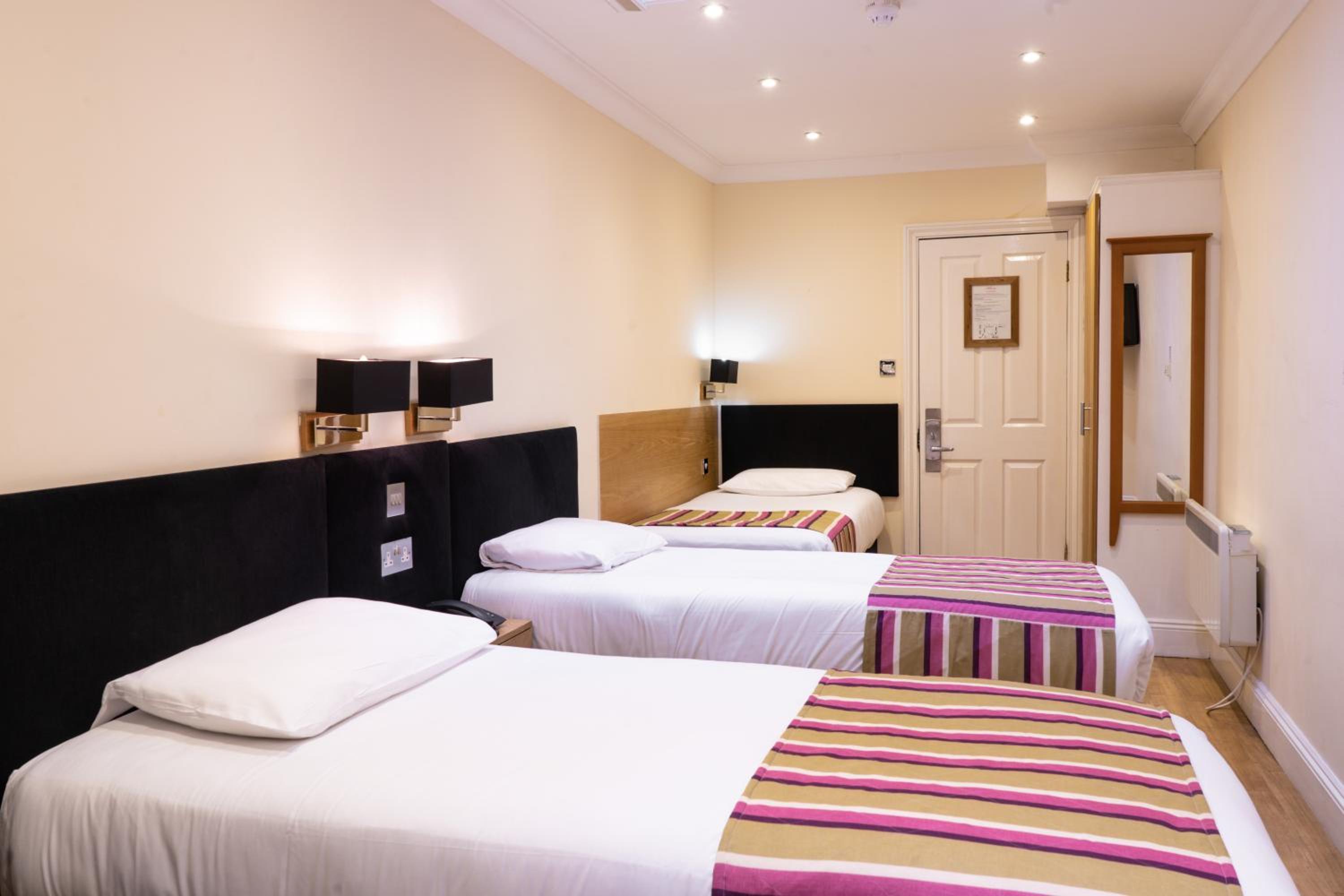 Standard Triple Room photo 3