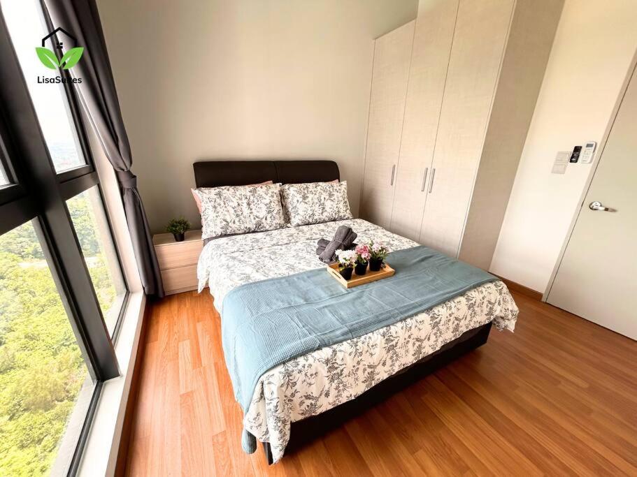 Three-Bedroom Apartment photo 2
