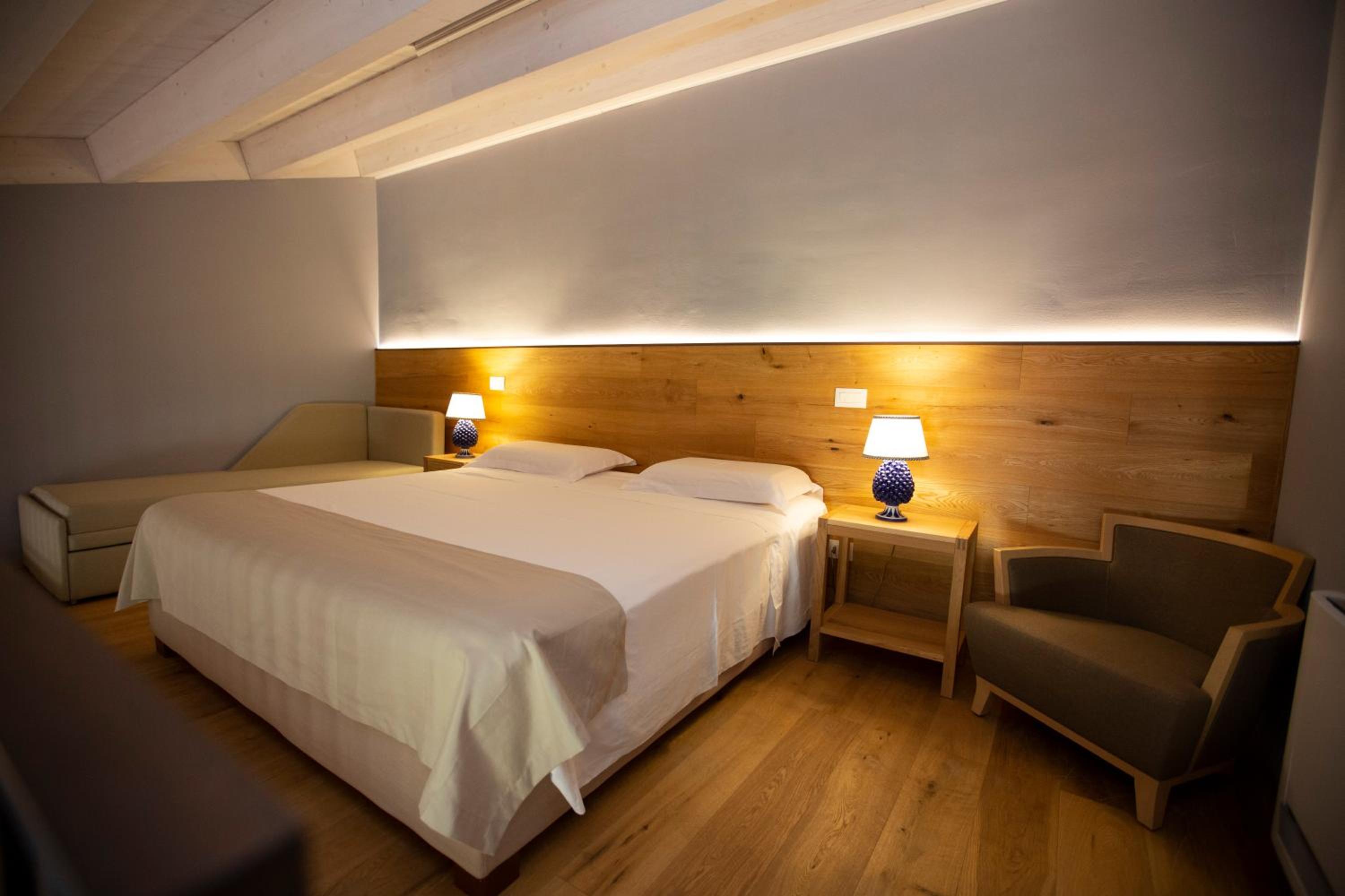 Suite with Spa Bath photo 1