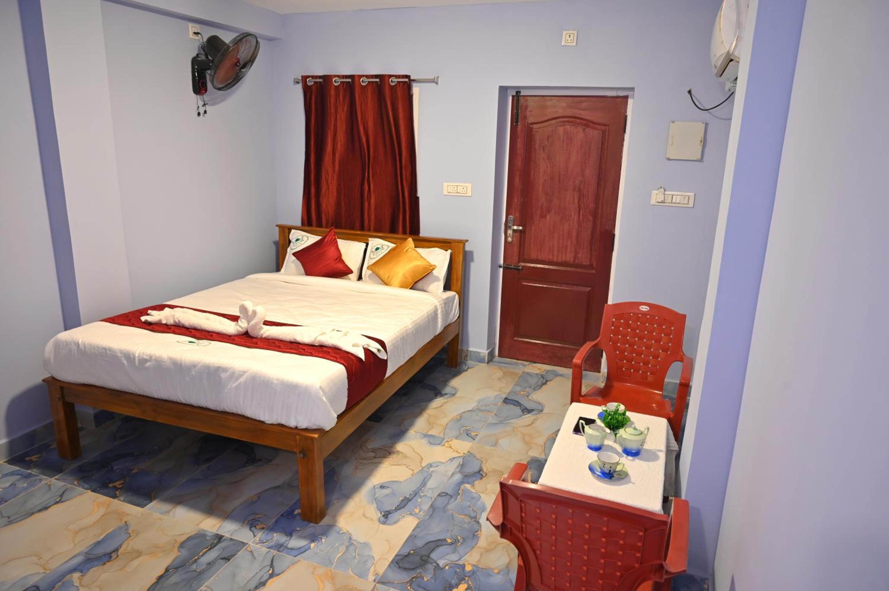 Deluxe Double Room (2 Adults + 1 Child) photo 1
