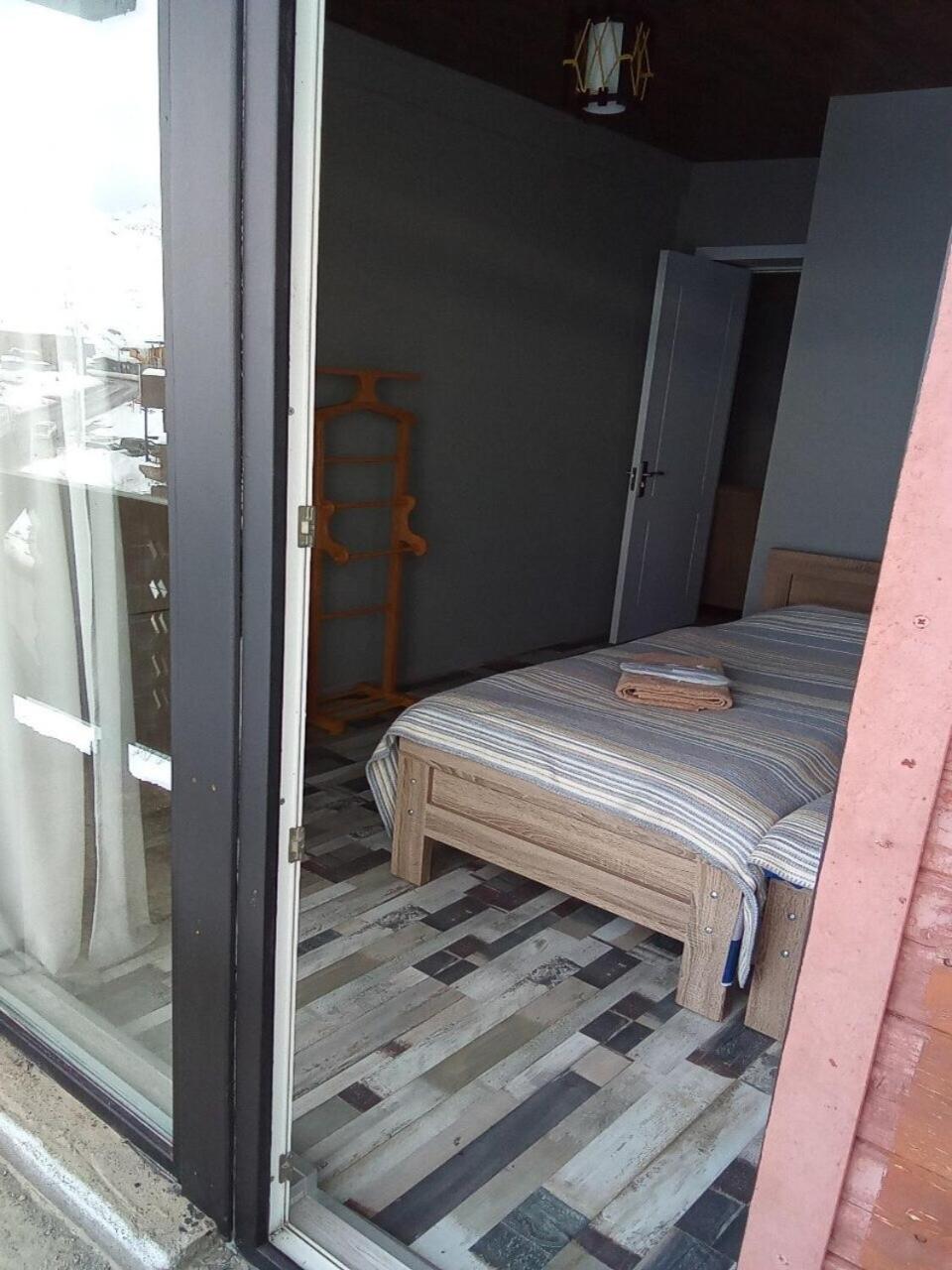 Double Room with Shared Bathroom photo 3